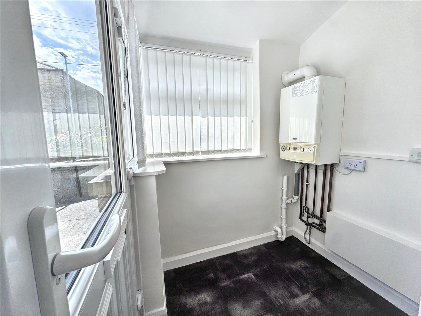 2 bed end of terrace house for sale in Mannville Walk, Keighley, BD22 6AQ 5