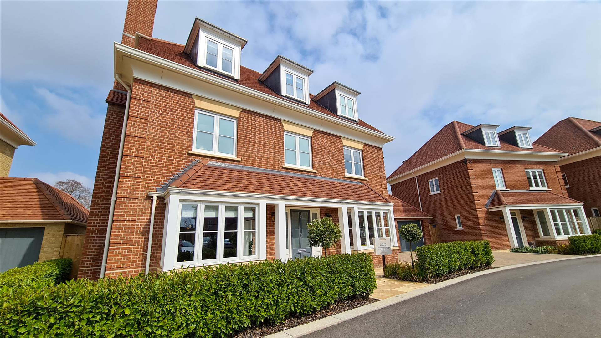 5 bed detached house for sale in Trent Park, Barnet, EN4           

5

5