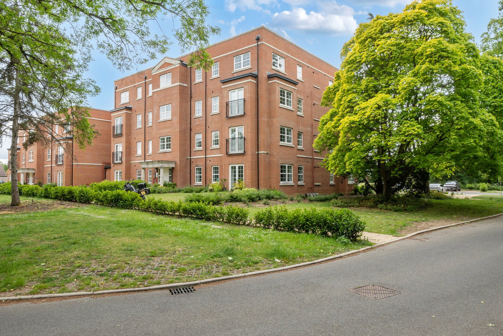 2 Bed Flat For Sale In Redland Way, St. Albans, AL2