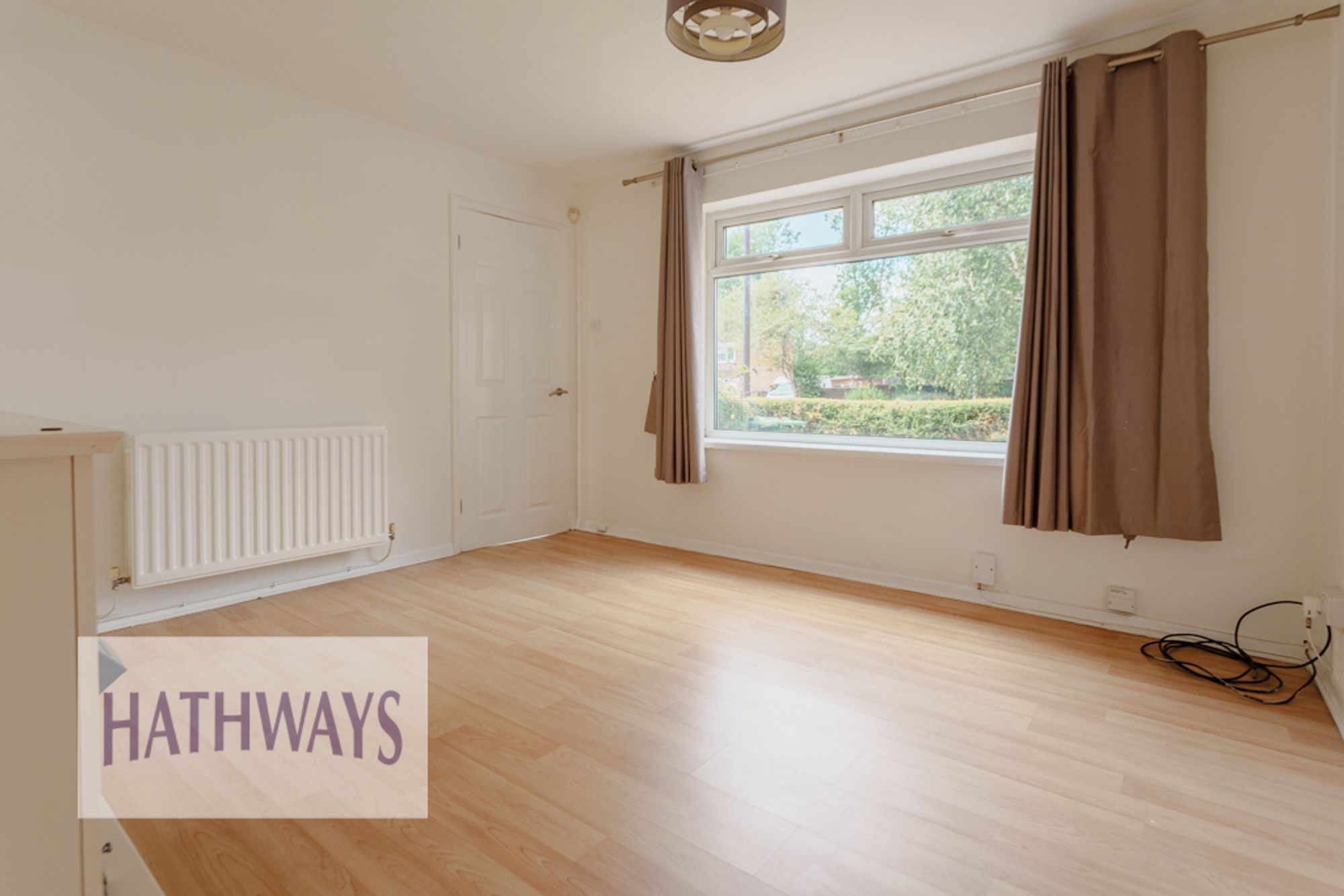 3 bed mid-terraced house to rent in Caernarvon Crescent, Llanyravon, NP44 4