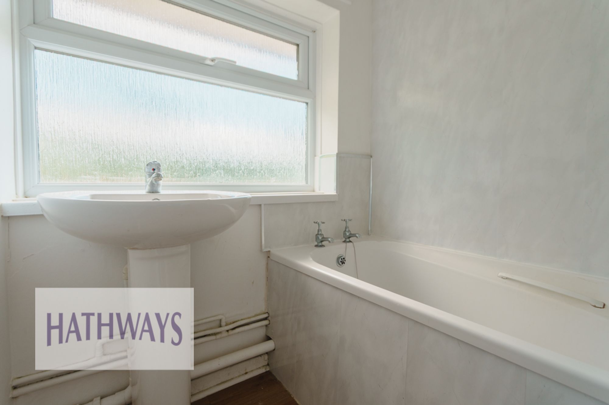 3 bed mid-terraced house to rent in Caernarvon Crescent, Llanyravon, NP44 27