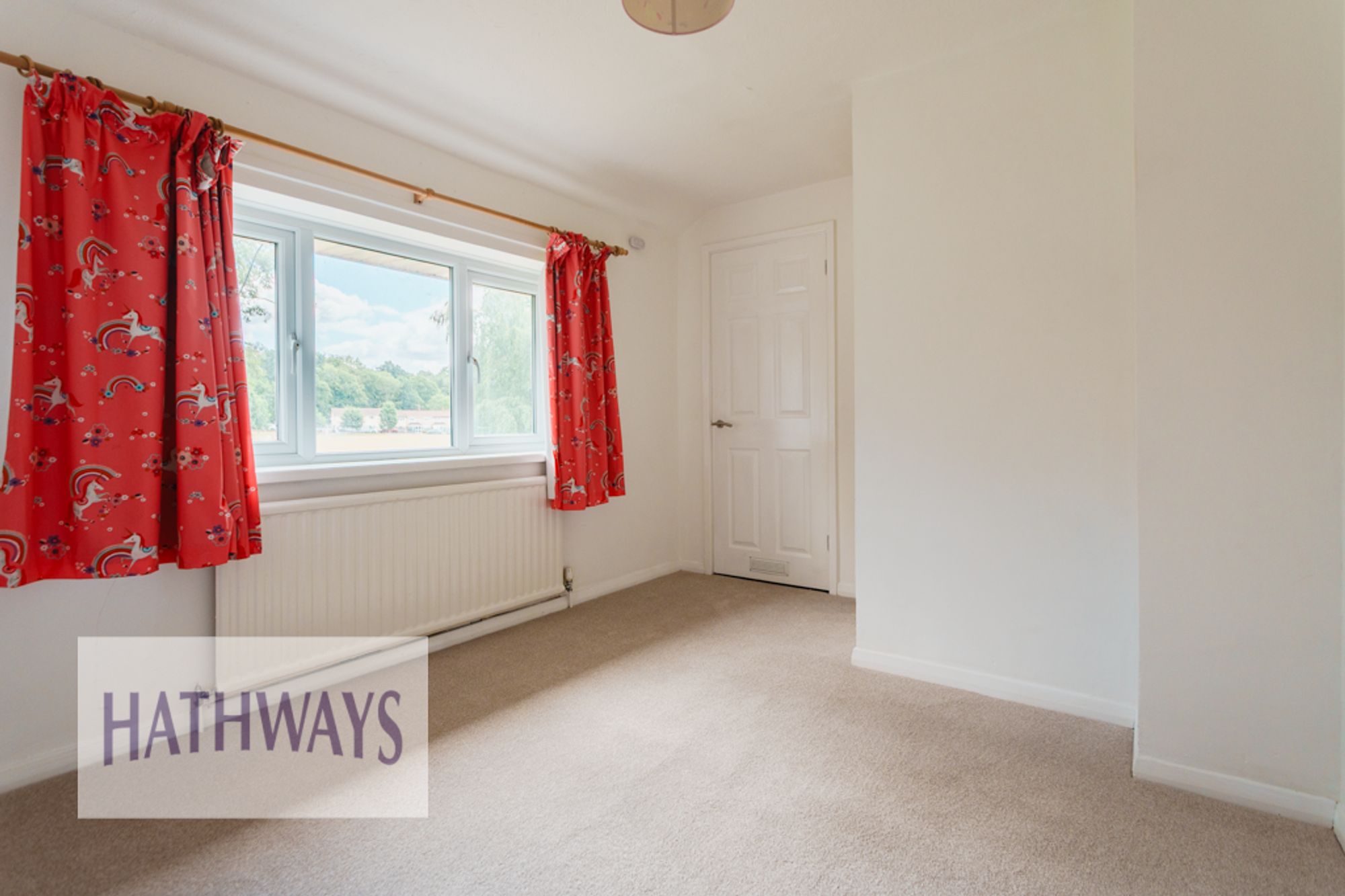 3 bed mid-terraced house to rent in Caernarvon Crescent, Llanyravon, NP44 20