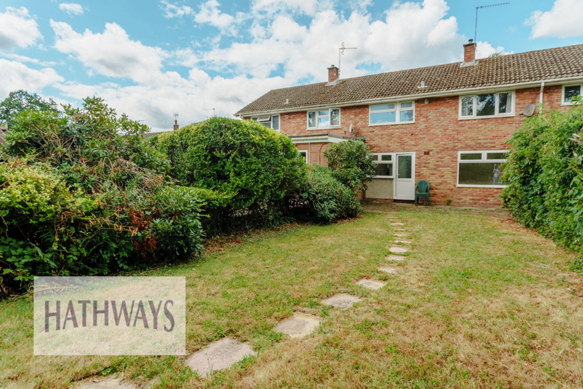 3 bed mid-terraced house to rent in Caernarvon Crescent, Llanyravon, NP44 30