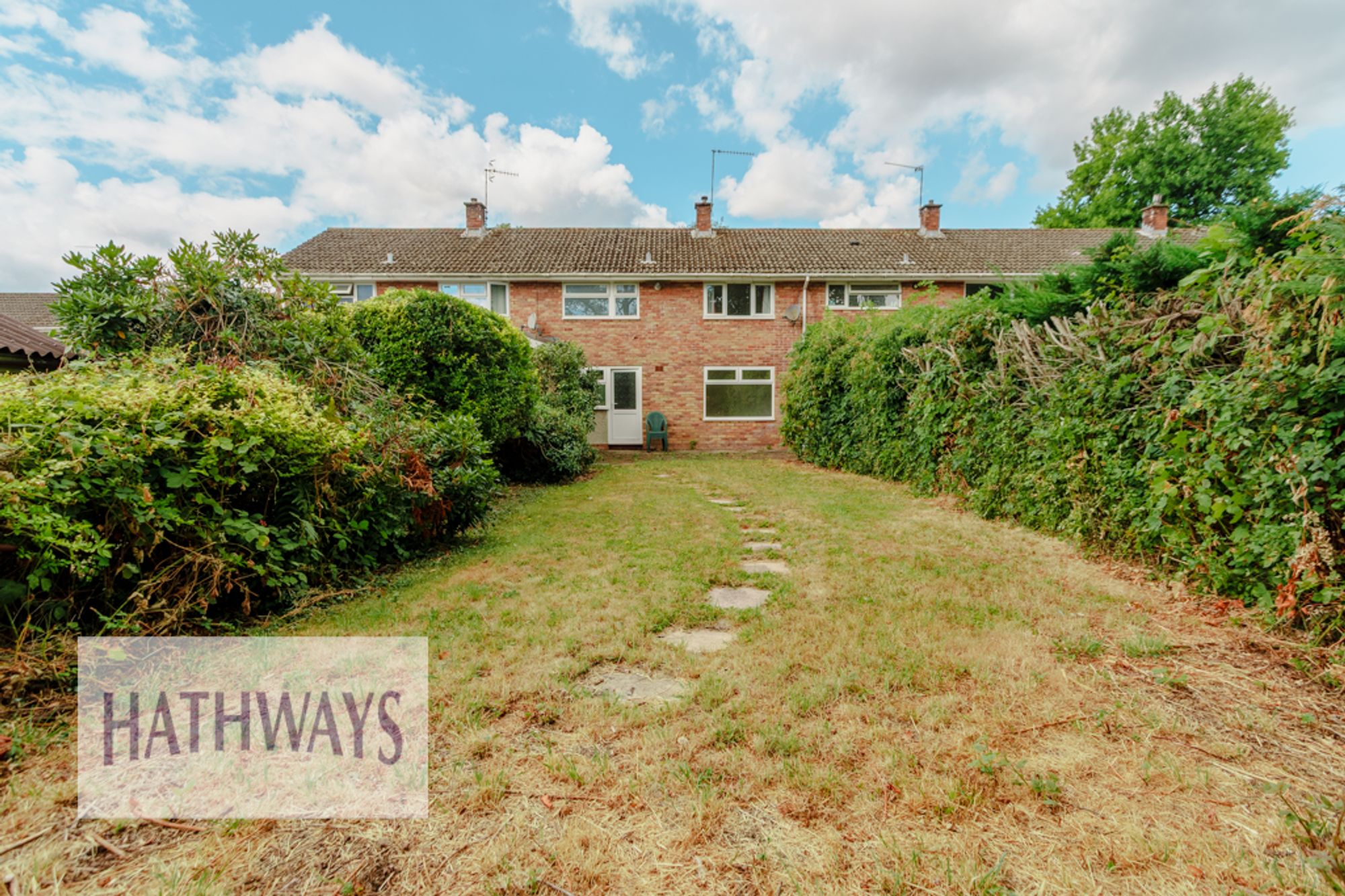 3 bed mid-terraced house to rent in Caernarvon Crescent, Llanyravon, NP44 29