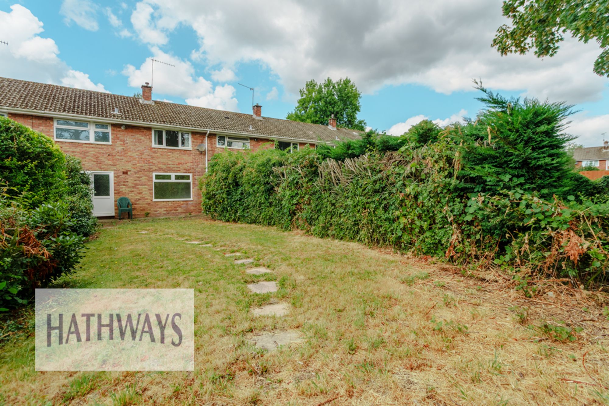 3 bed mid-terraced house to rent in Caernarvon Crescent, Llanyravon, NP44 31