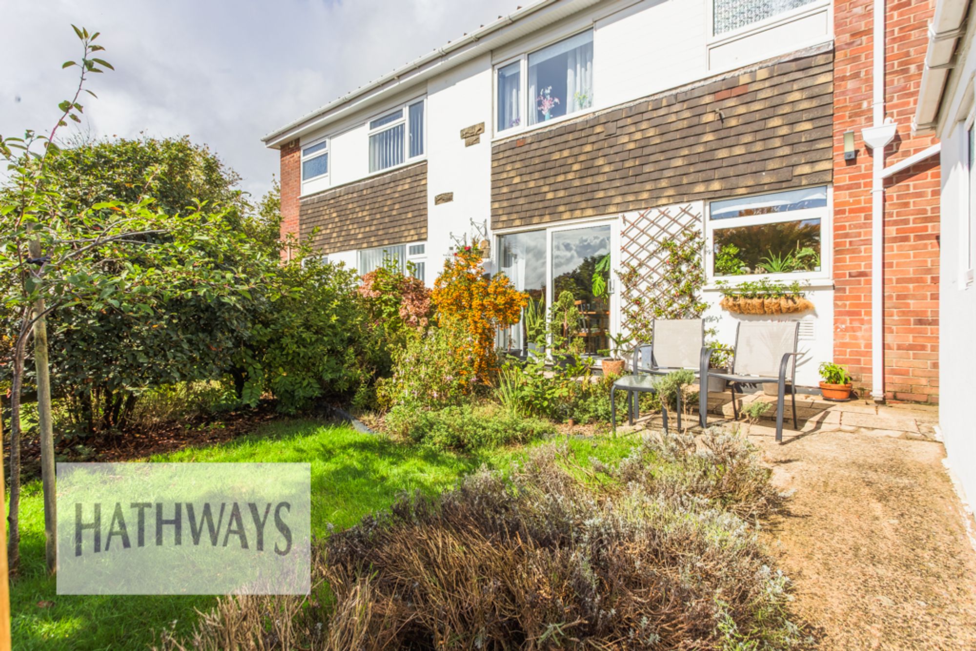 3 bed semi-detached house for sale in Home Farm Close, Newport 2