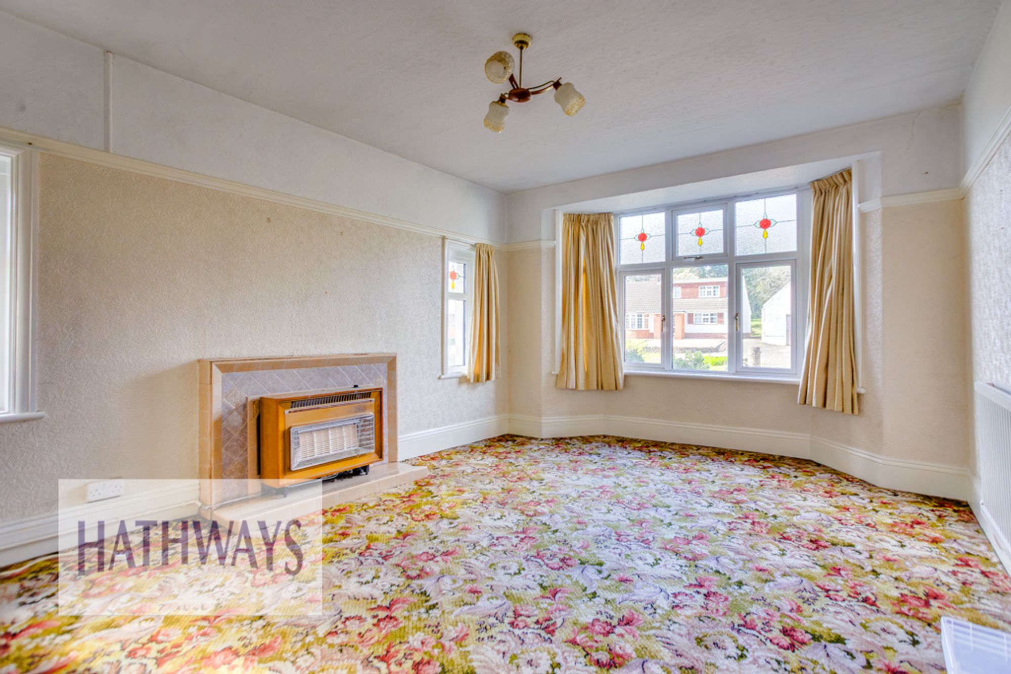 3 bed detached house for sale in New Road, Pontypool 8