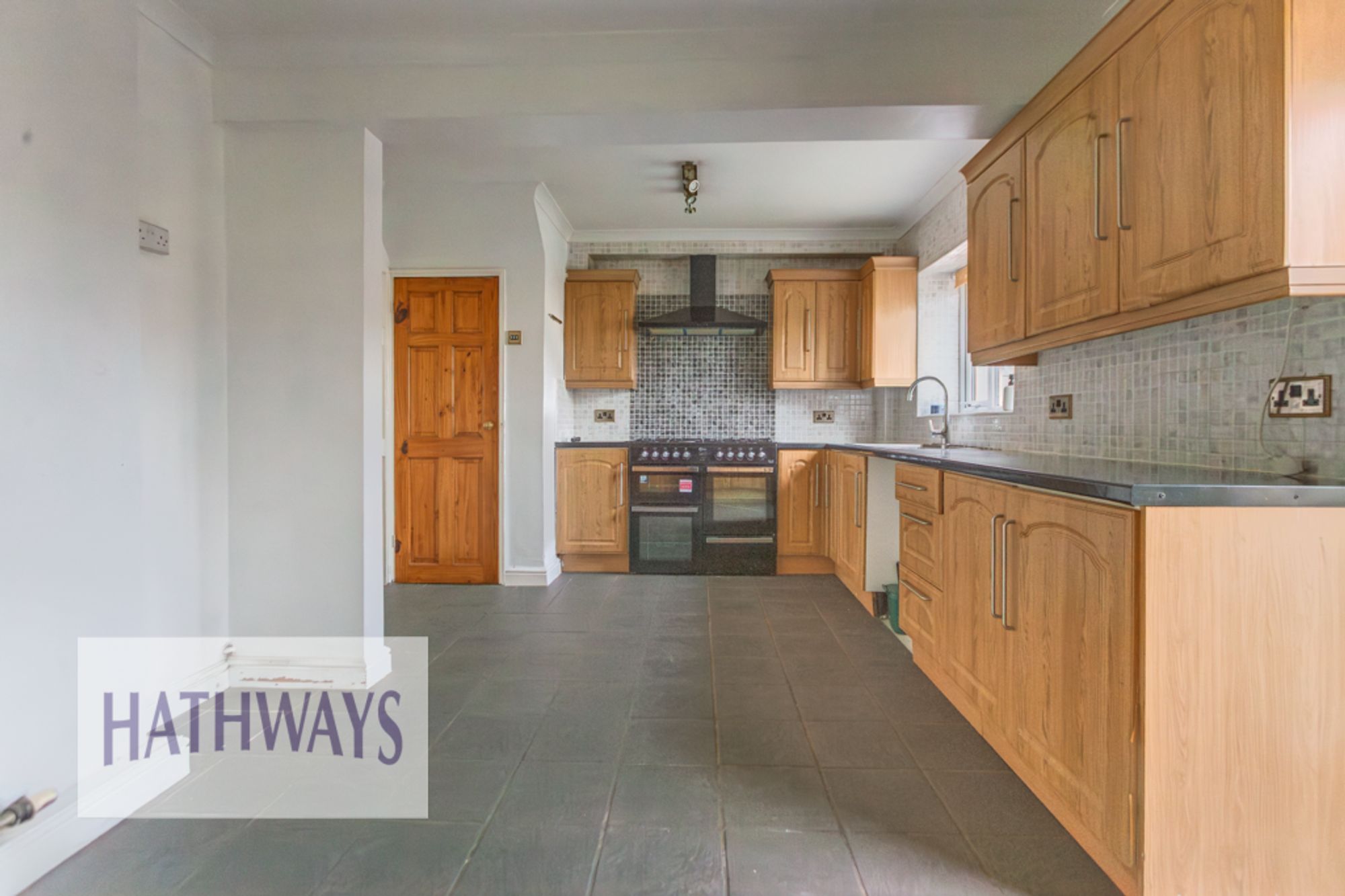 3 bed semi-detached house to rent in Maesgwyn, Cwmbran 4