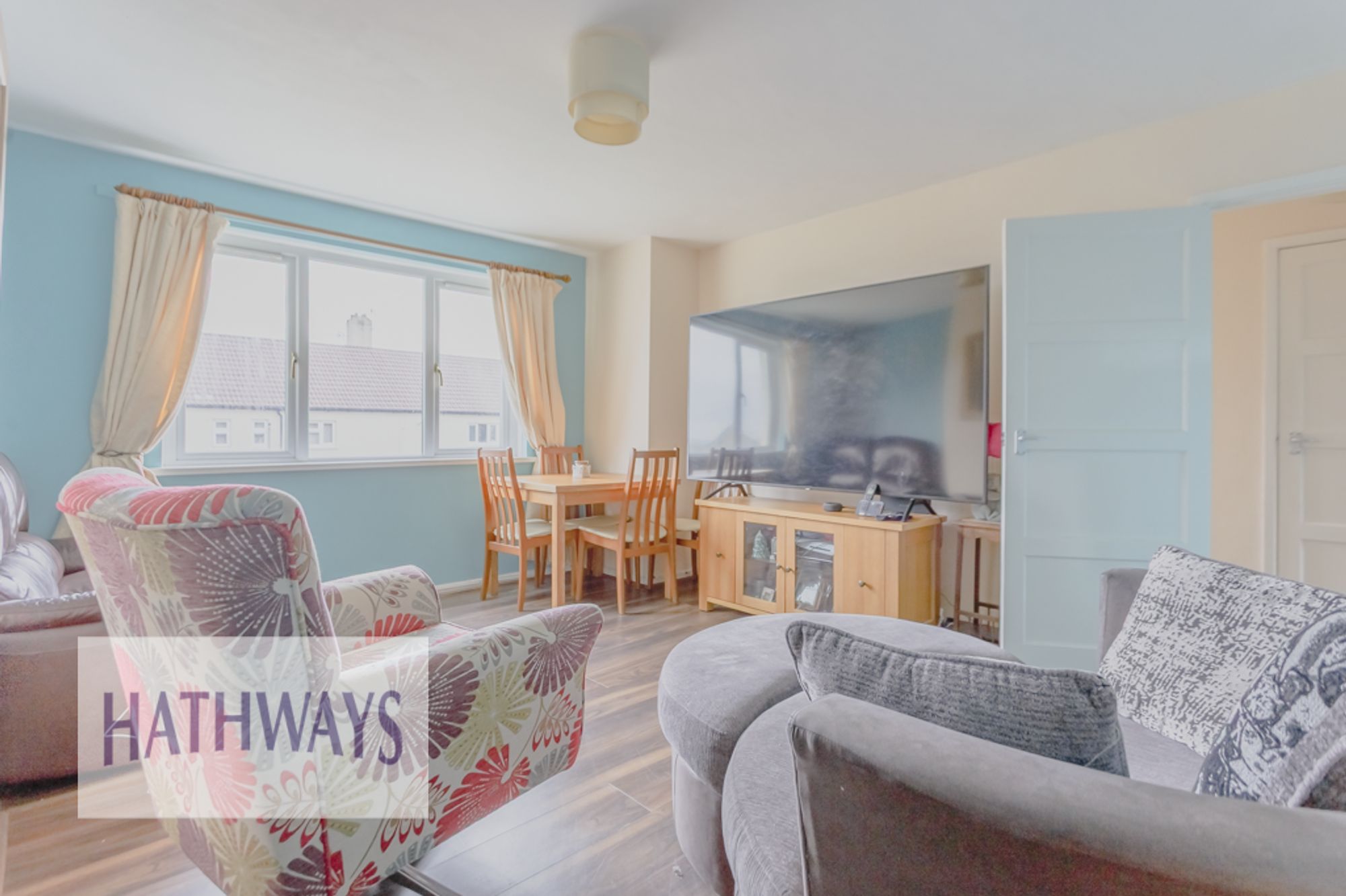 2 bed flat for sale in Oaklands Road, Pontypool 4