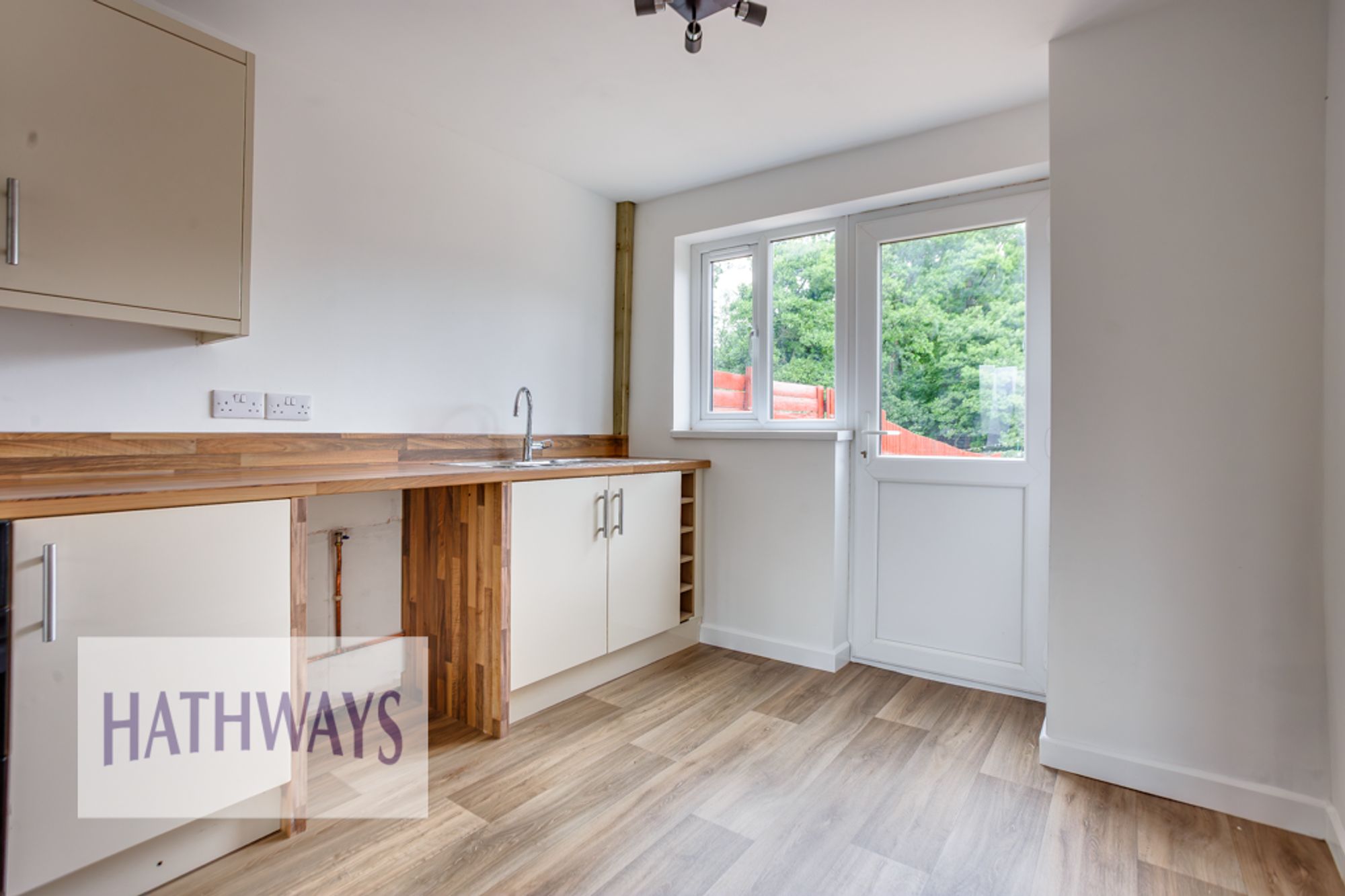 3 bed terraced house for sale in Ledbrooke Close, Cwmbran 10