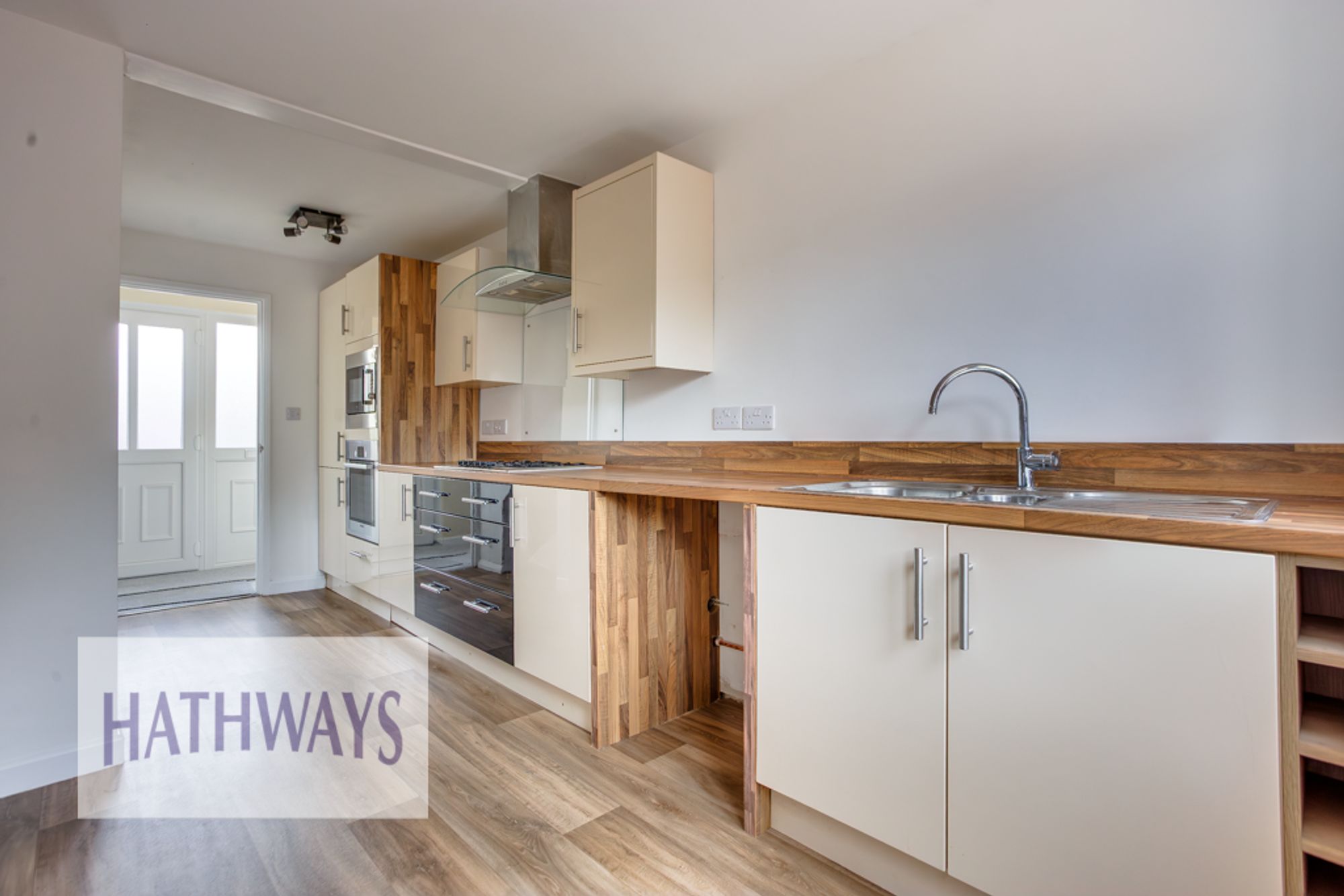 3 bed terraced house for sale in Ledbrooke Close, Cwmbran 6