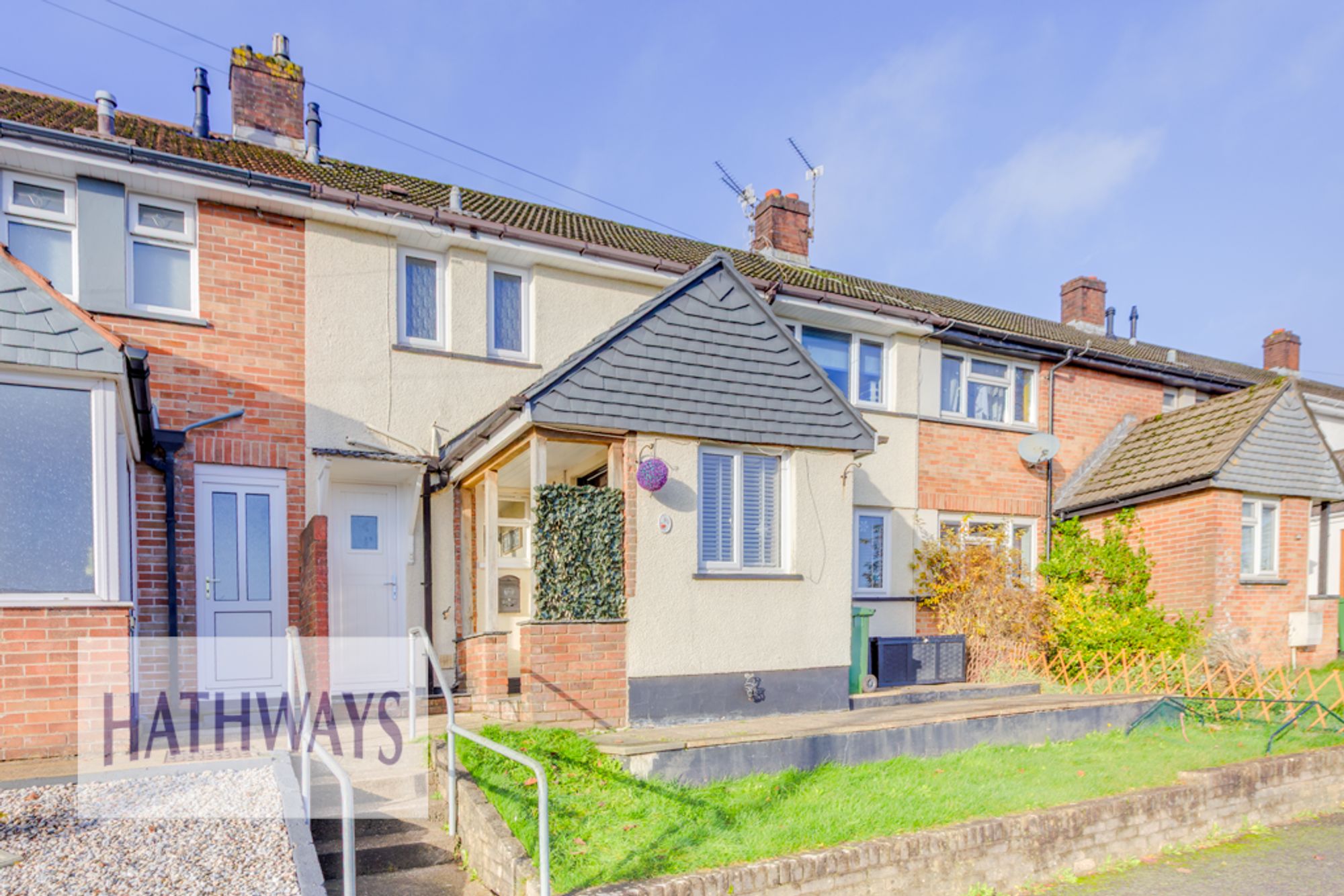 3 bed mid-terraced house for sale in Springfield Road, Pontypool - Property Image 1