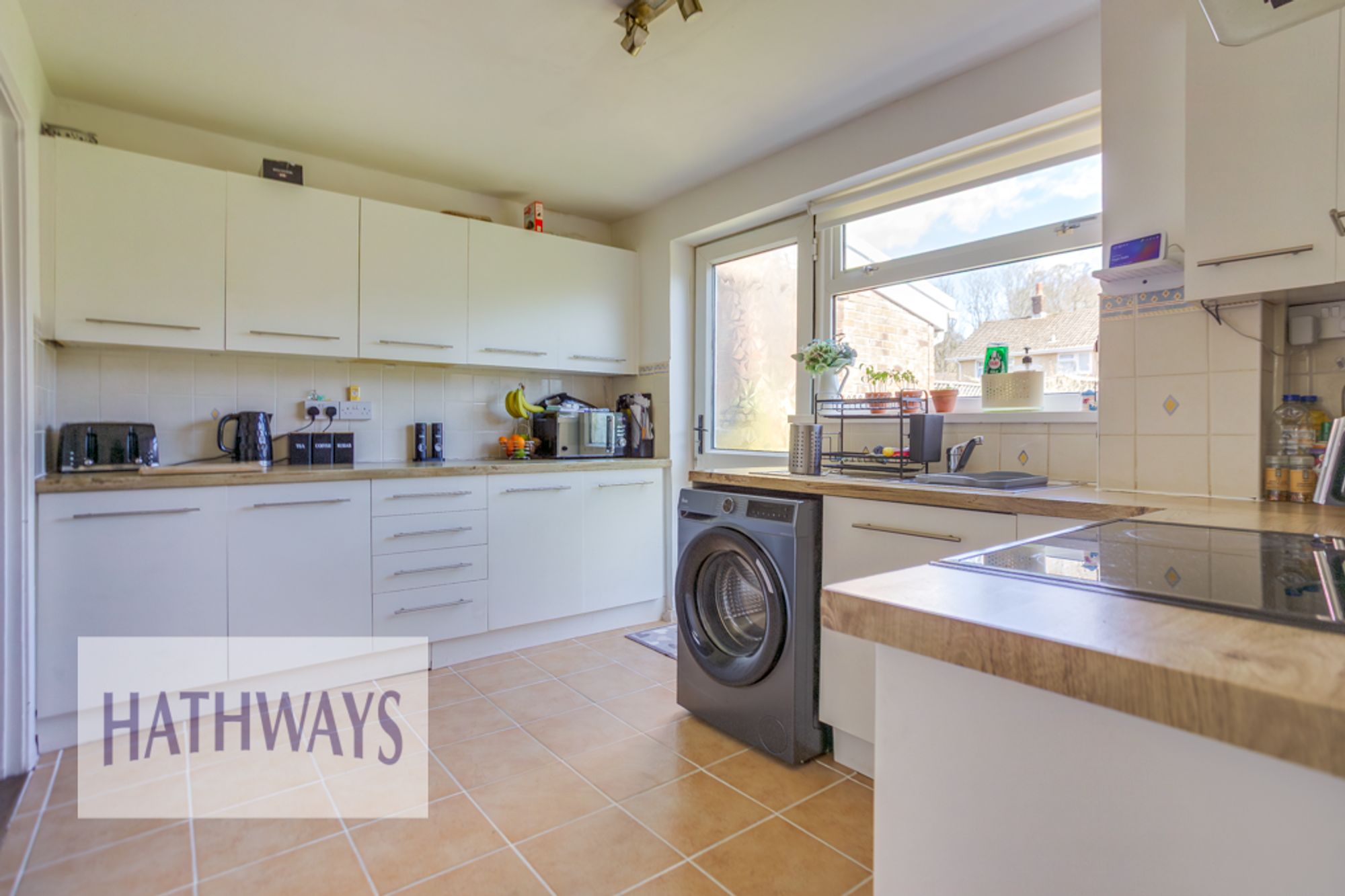 3 bed mid-terraced house for sale in Olway Close, Cwmbran  - Property Image 11