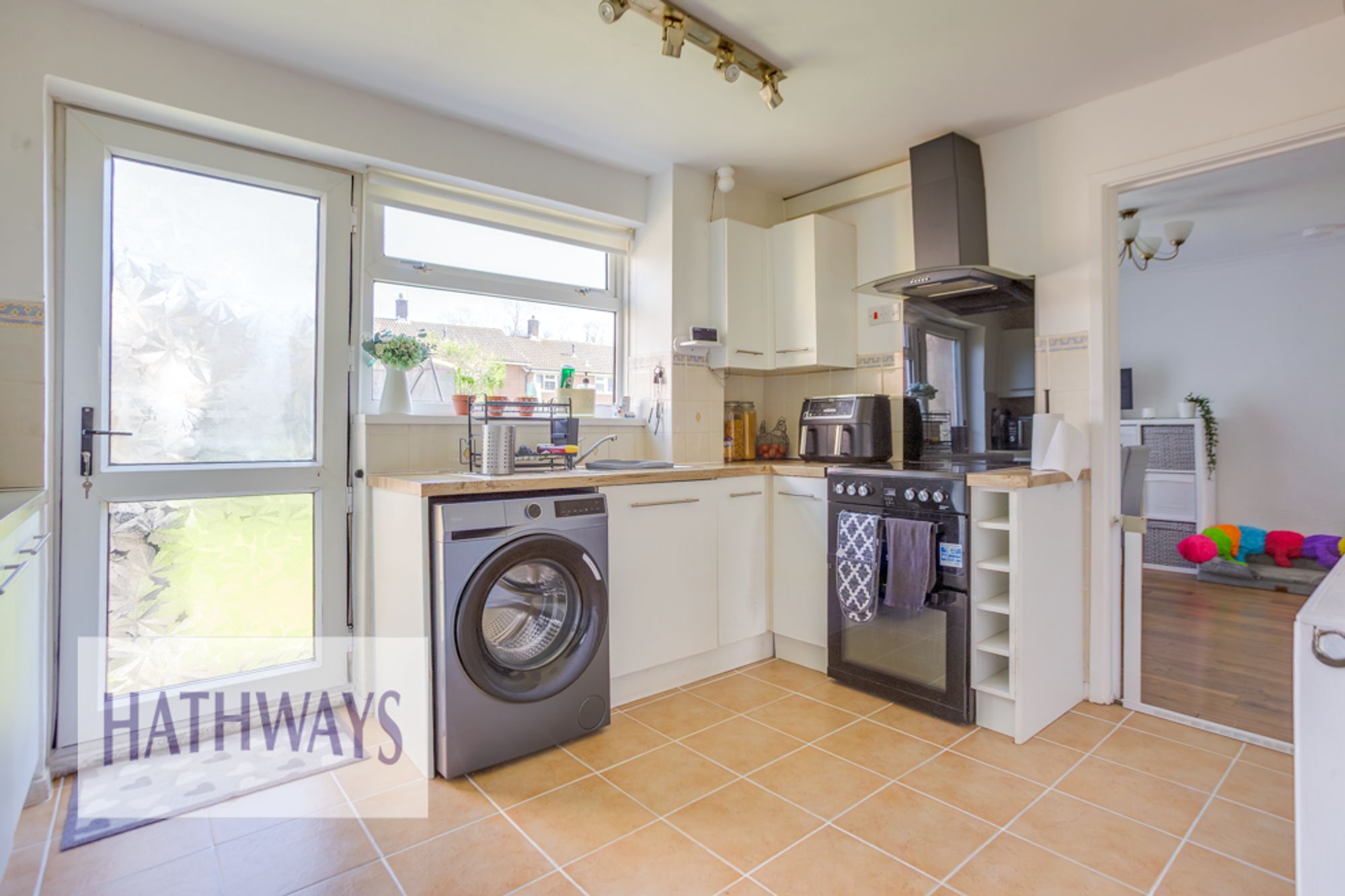 3 bed mid-terraced house for sale in Olway Close, Cwmbran  - Property Image 13