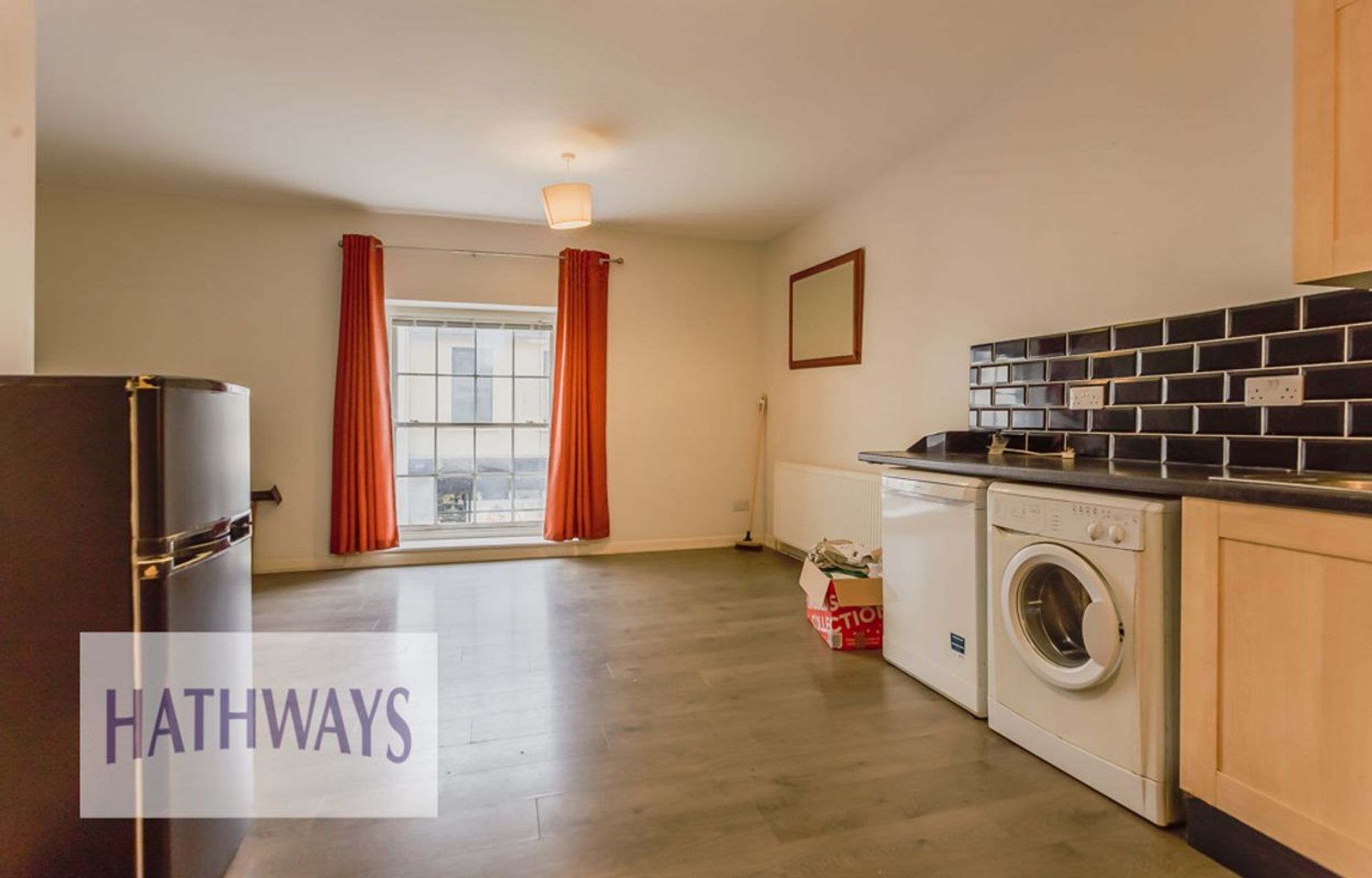 3 bed flat to rent in Crane Street, Pontypool 1