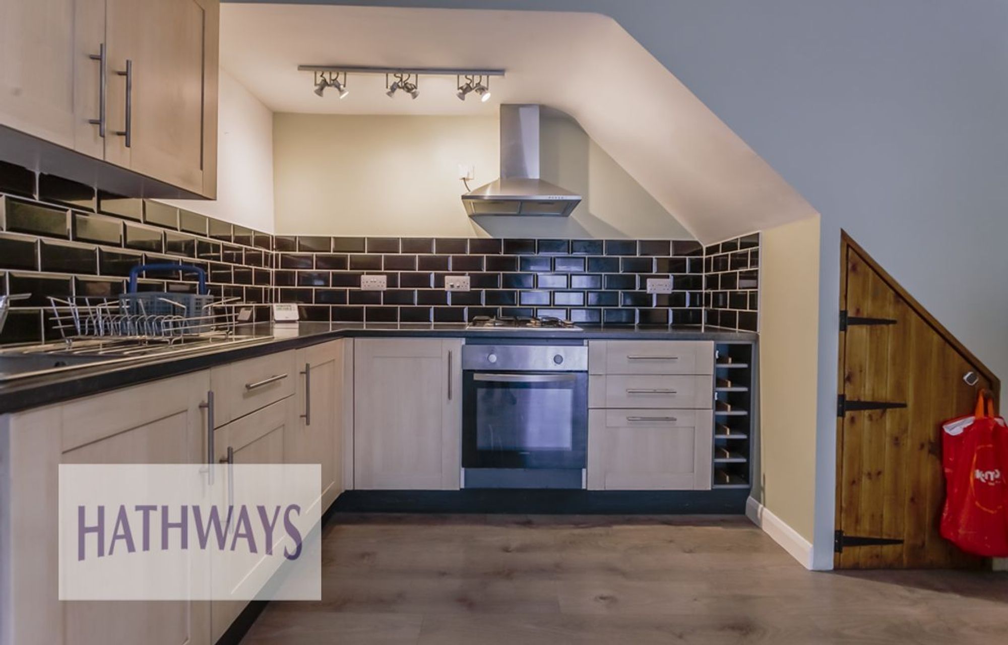 3 bed flat to rent in Crane Street, Pontypool 9