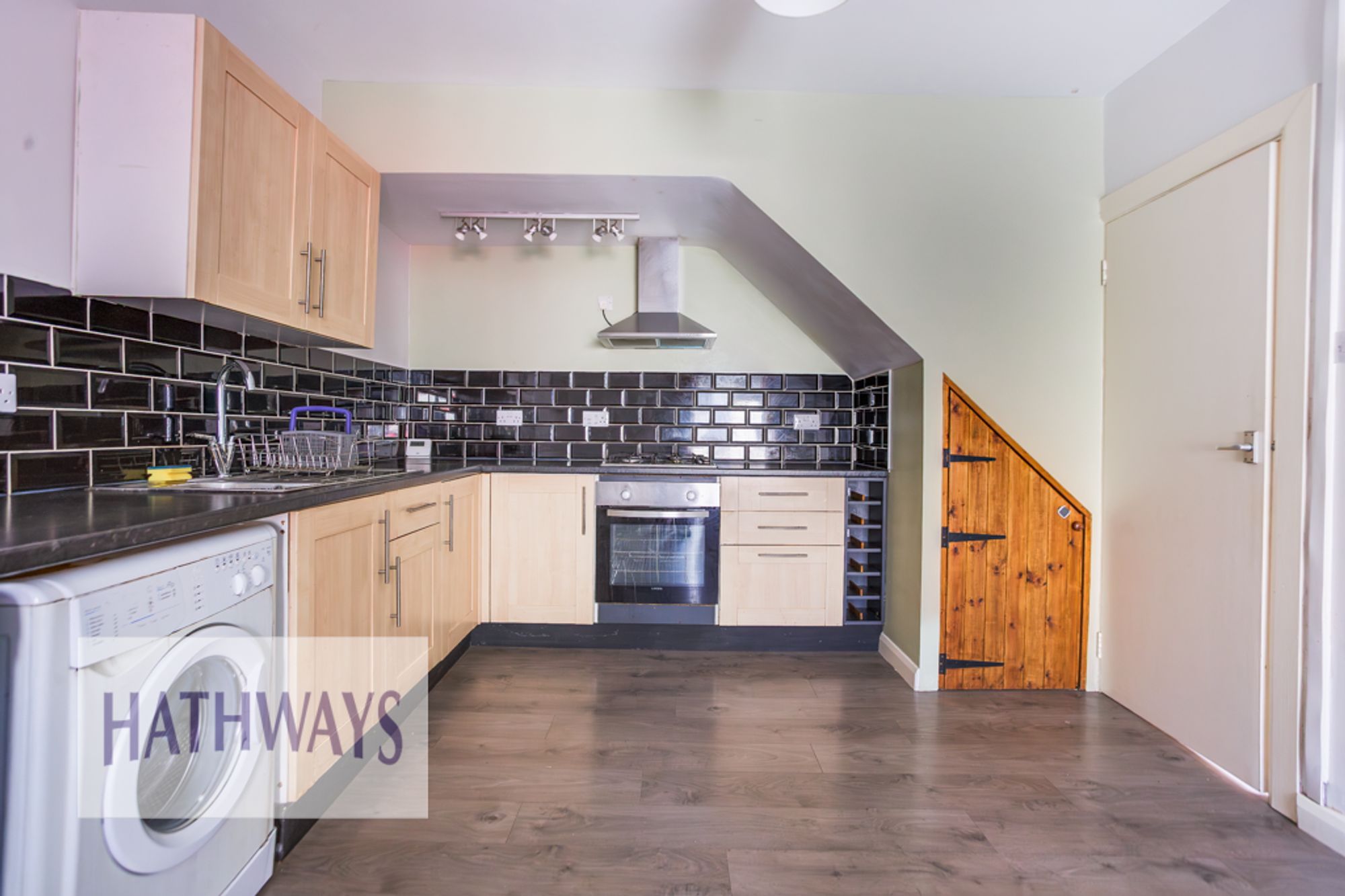 3 bed flat to rent in Crane Street, Pontypool 1