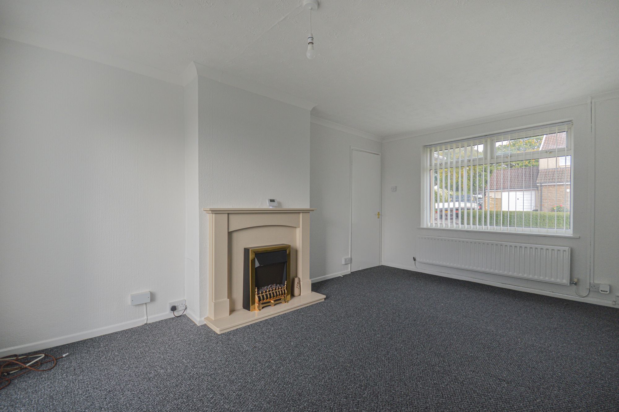2 bed end of terrace house to rent in Holly Lodge Road, Cwmbran 1