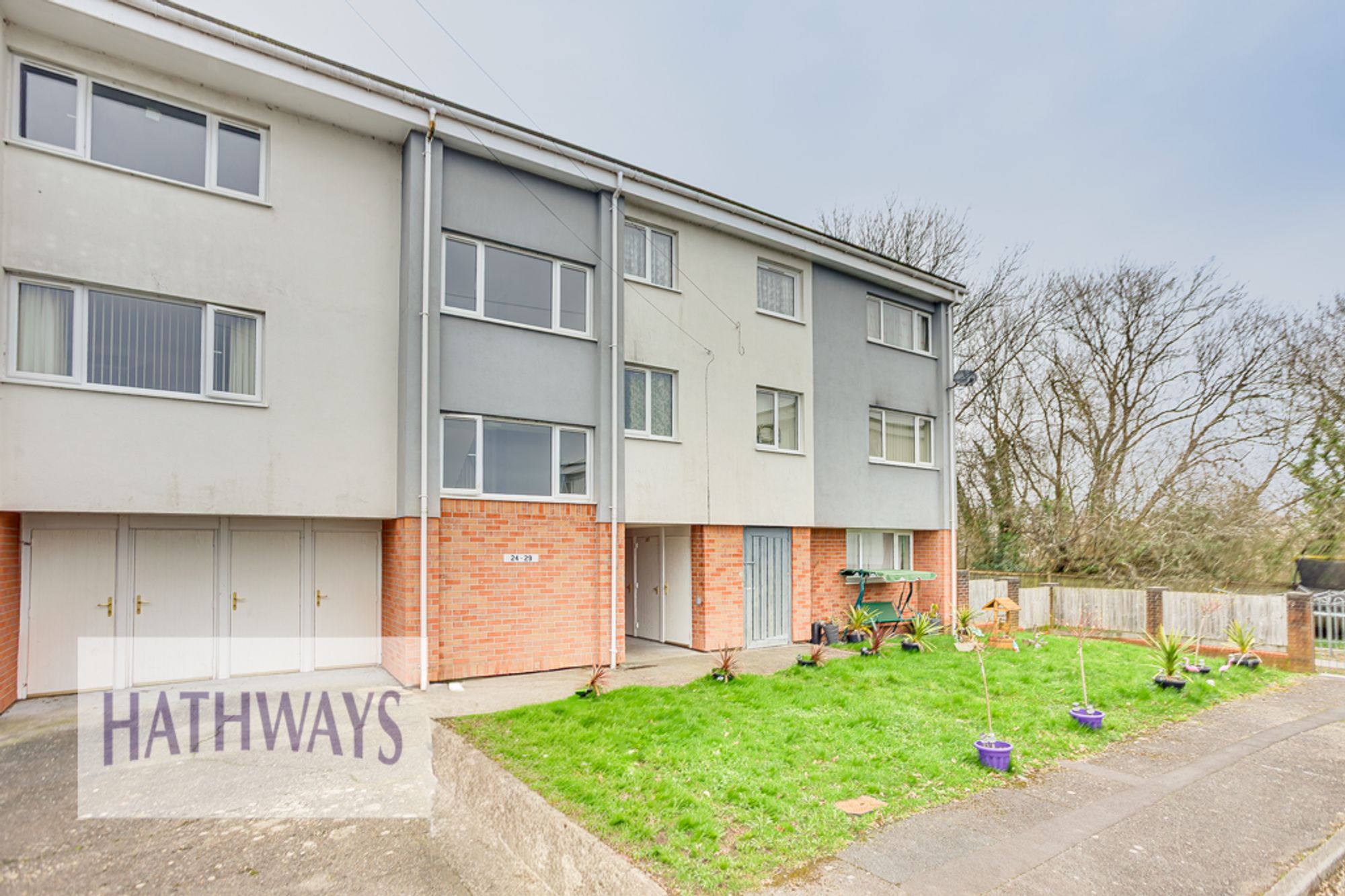 3 bed flat for sale in Monmouth Close, Pontypool 2