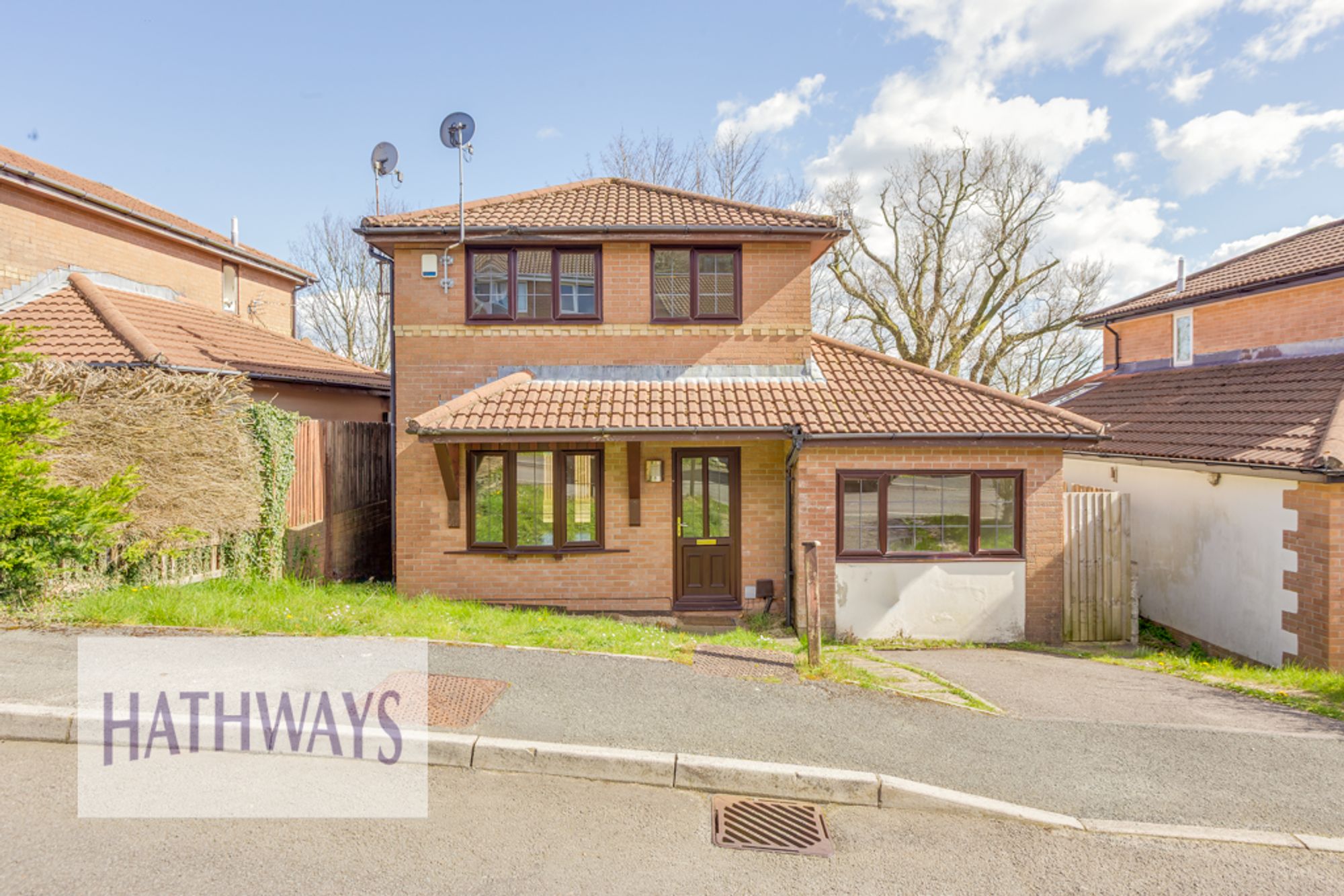 3 bed detached house for sale in Oaklands View, Cwmbran - Property Image 1