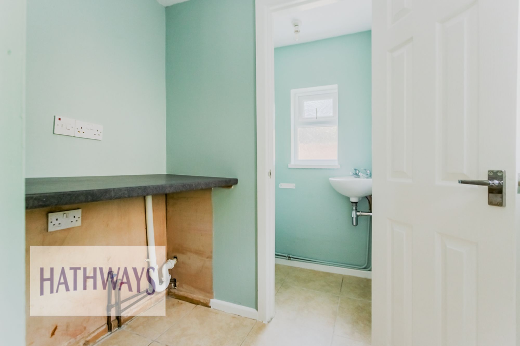 3 bed end of terrace house to rent in Broad Street, Pontypool 5