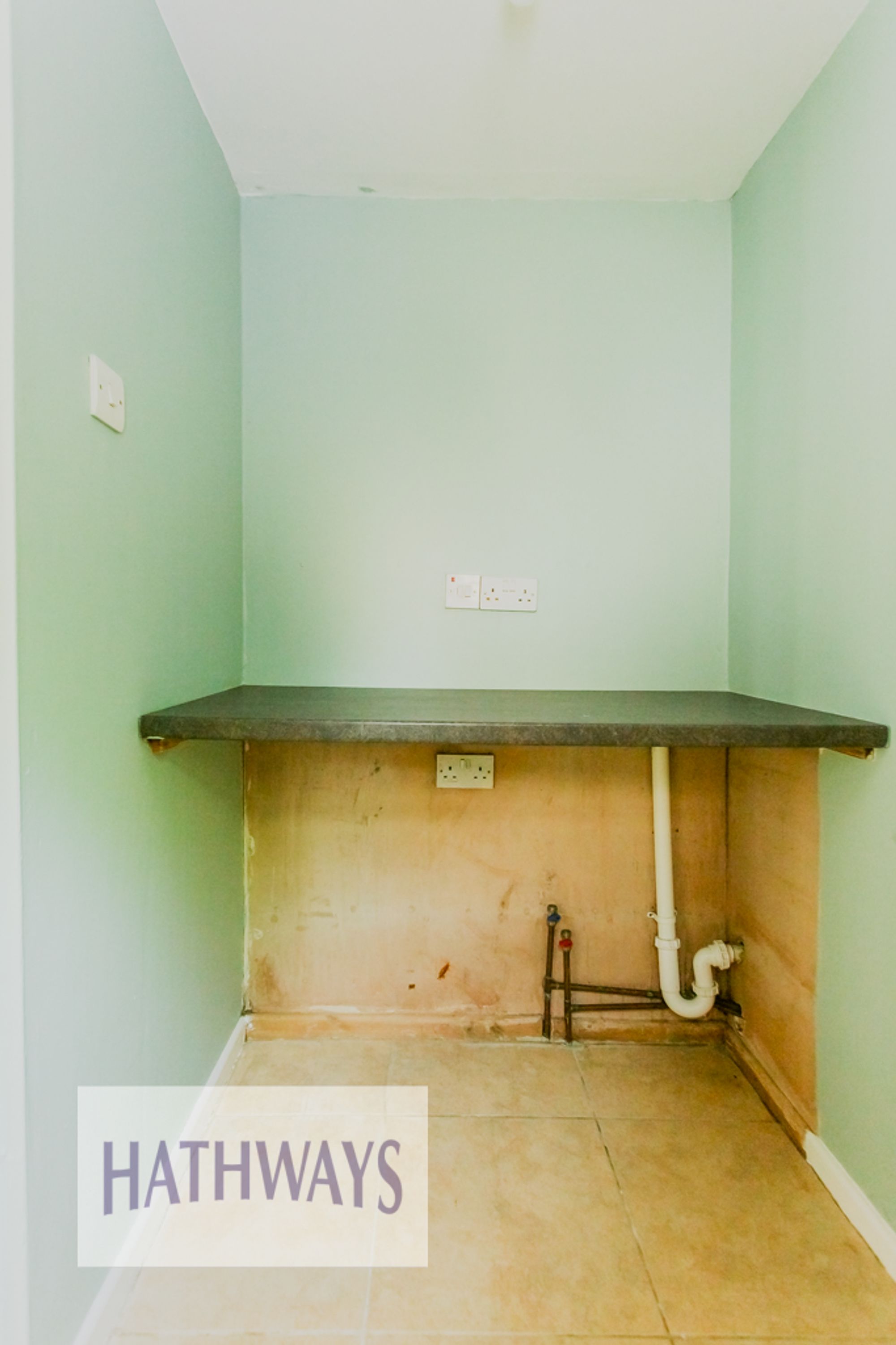 3 bed end of terrace house to rent in Broad Street, Pontypool 6