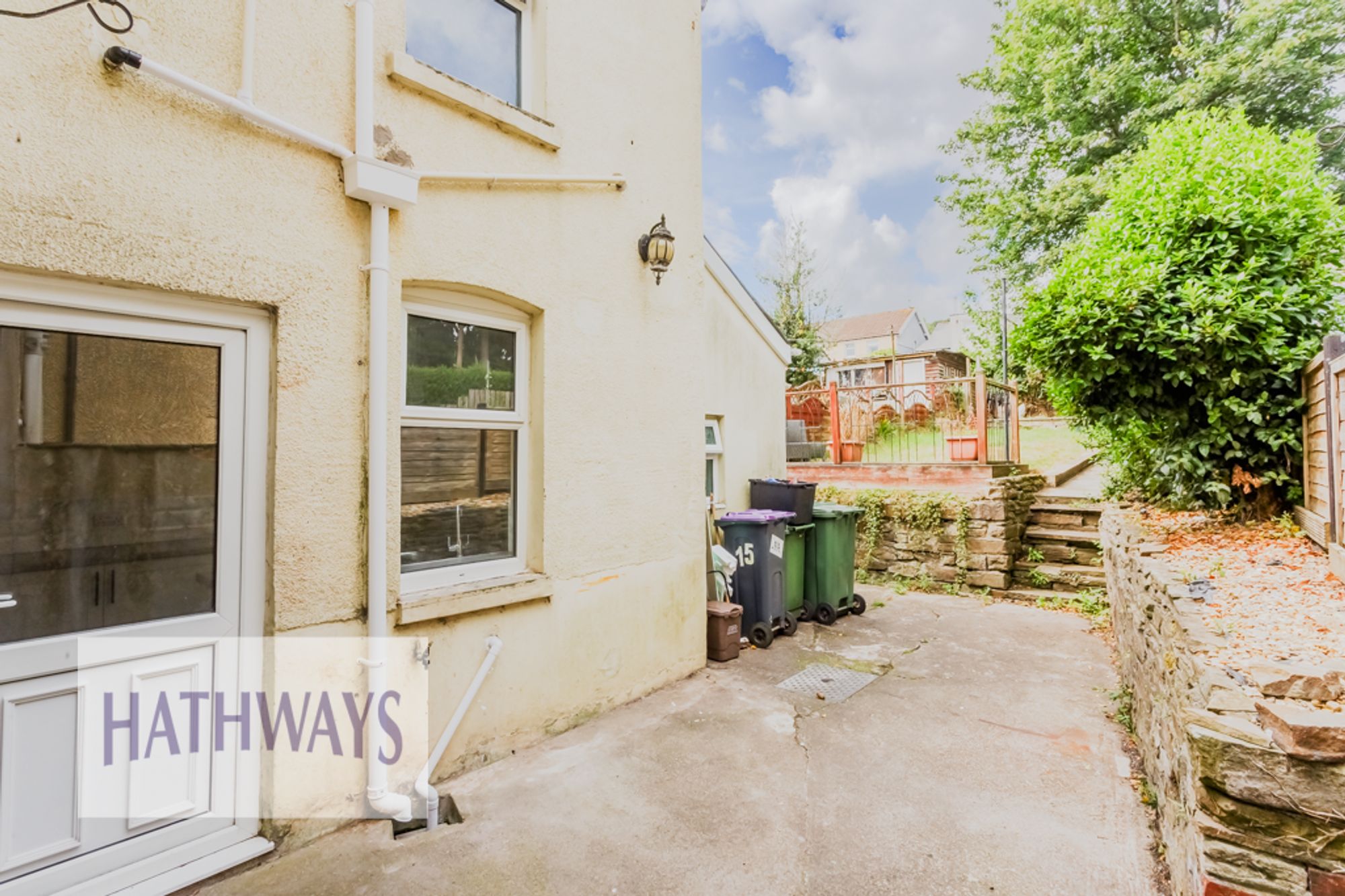 3 bed end of terrace house to rent in Broad Street, Pontypool 31