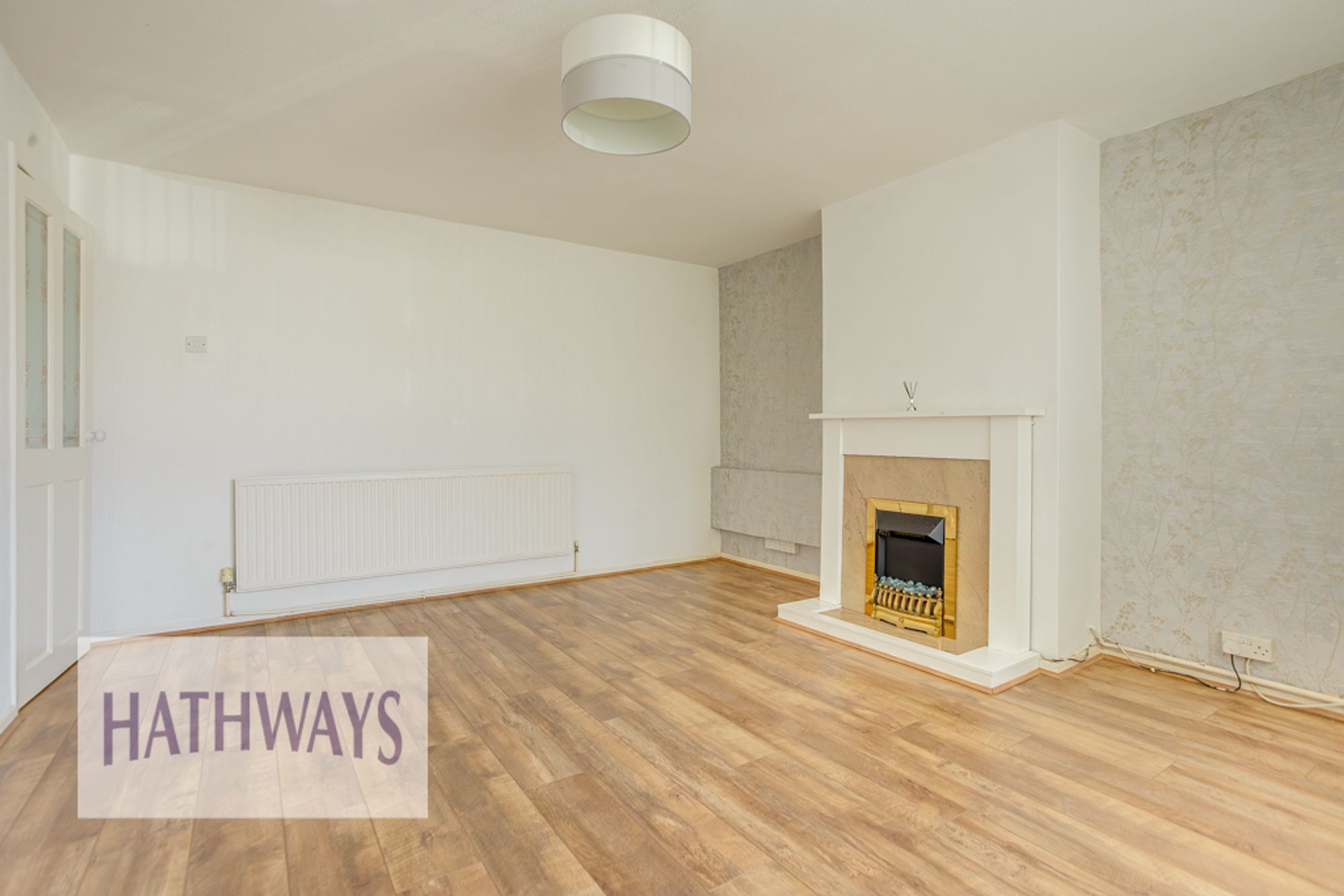 2 bed apartment to rent in Glosters Parade, Pontypool 1