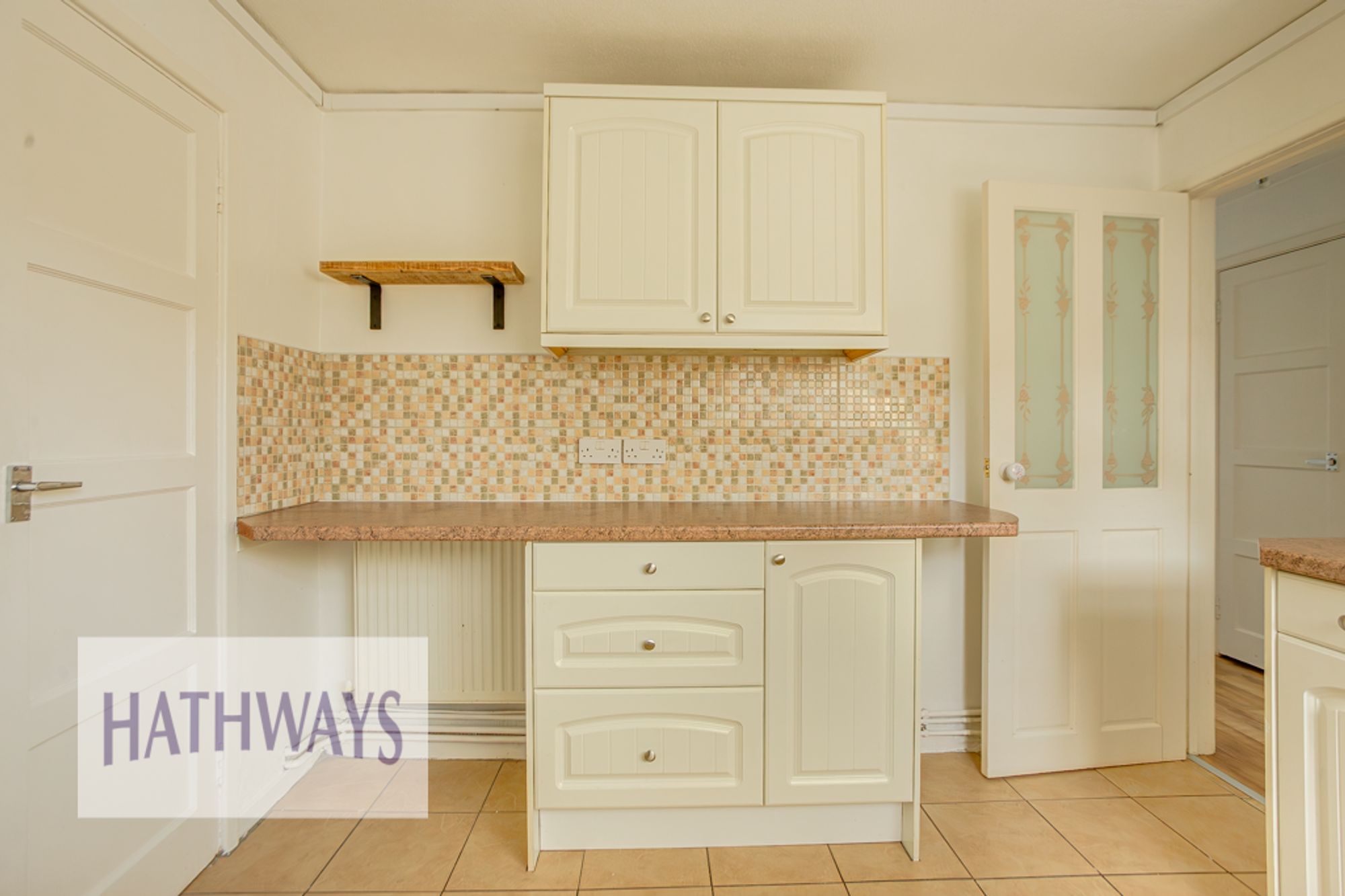 2 bed apartment to rent in Glosters Parade, Pontypool 7