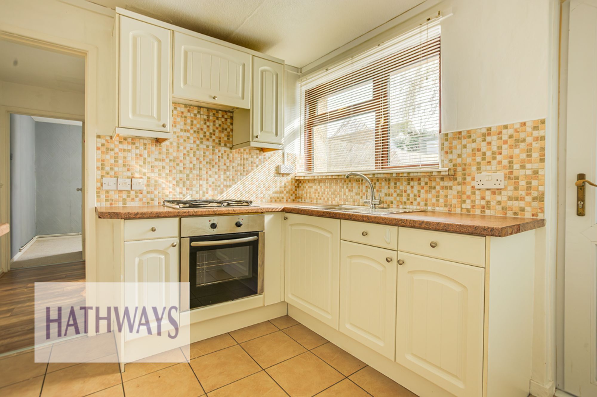 2 bed apartment to rent in Glosters Parade, Pontypool 6