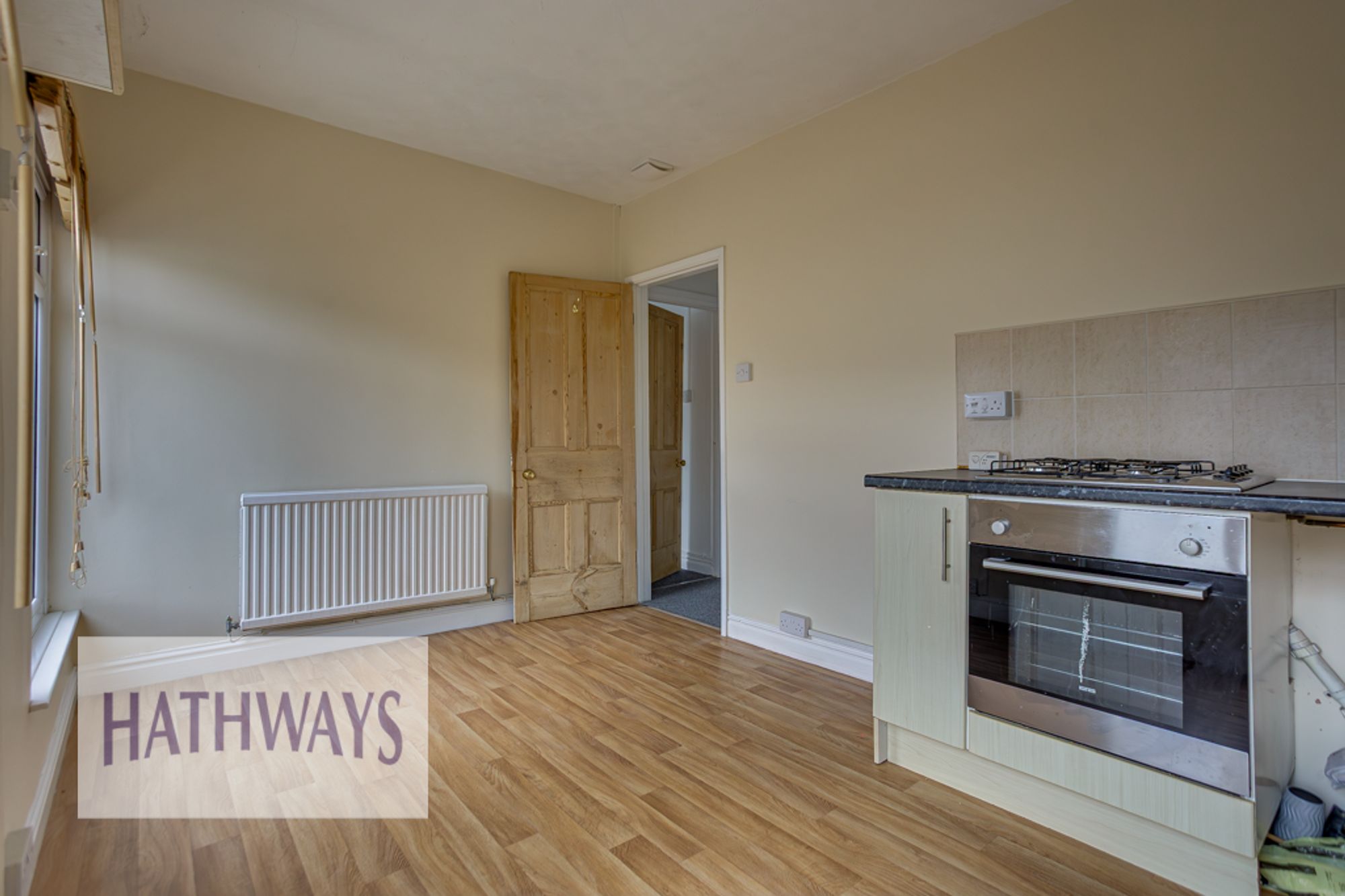 2 bed flat to rent in Two Locks Road, Cwmbran 4