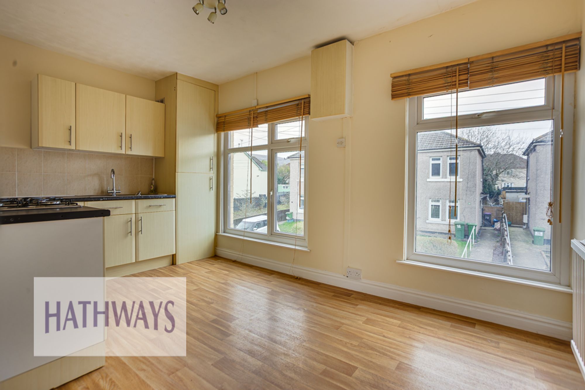 2 bed flat to rent in Two Locks Road, Cwmbran 2