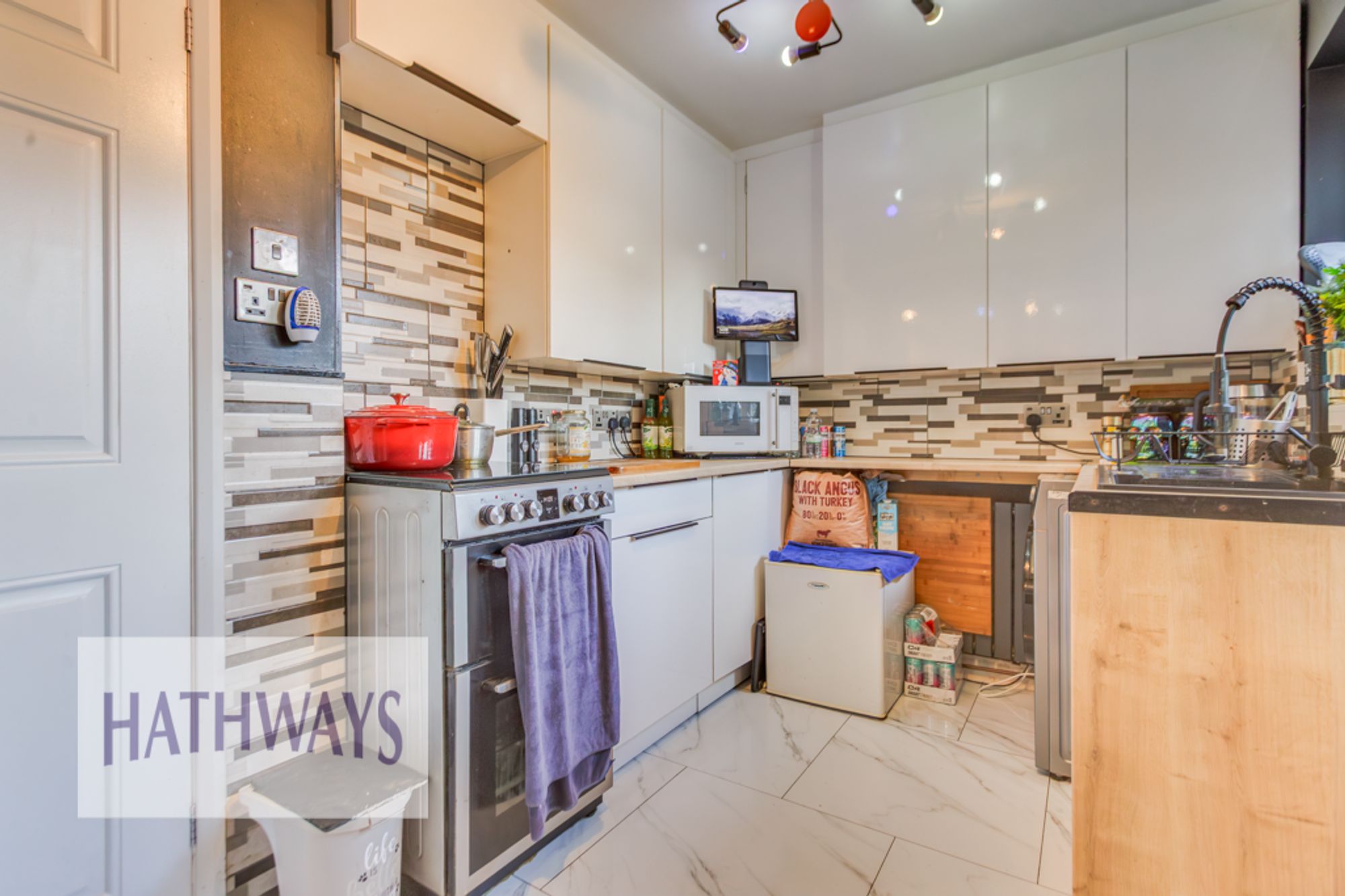 2 bed flat for sale in Liswerry Road, Newport 9