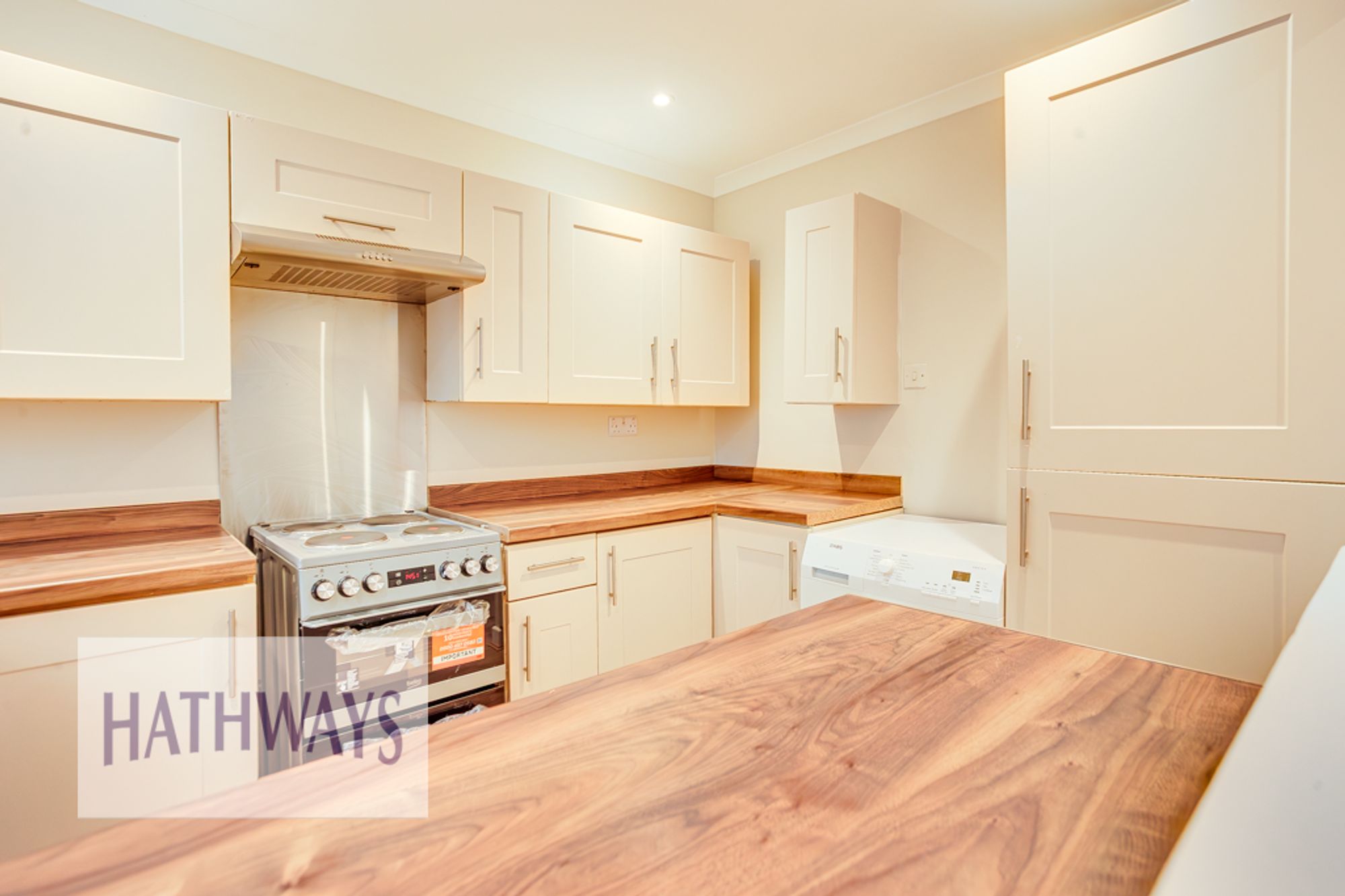 4 bed detached house to rent in The Brades, Newport  - Property Image 9