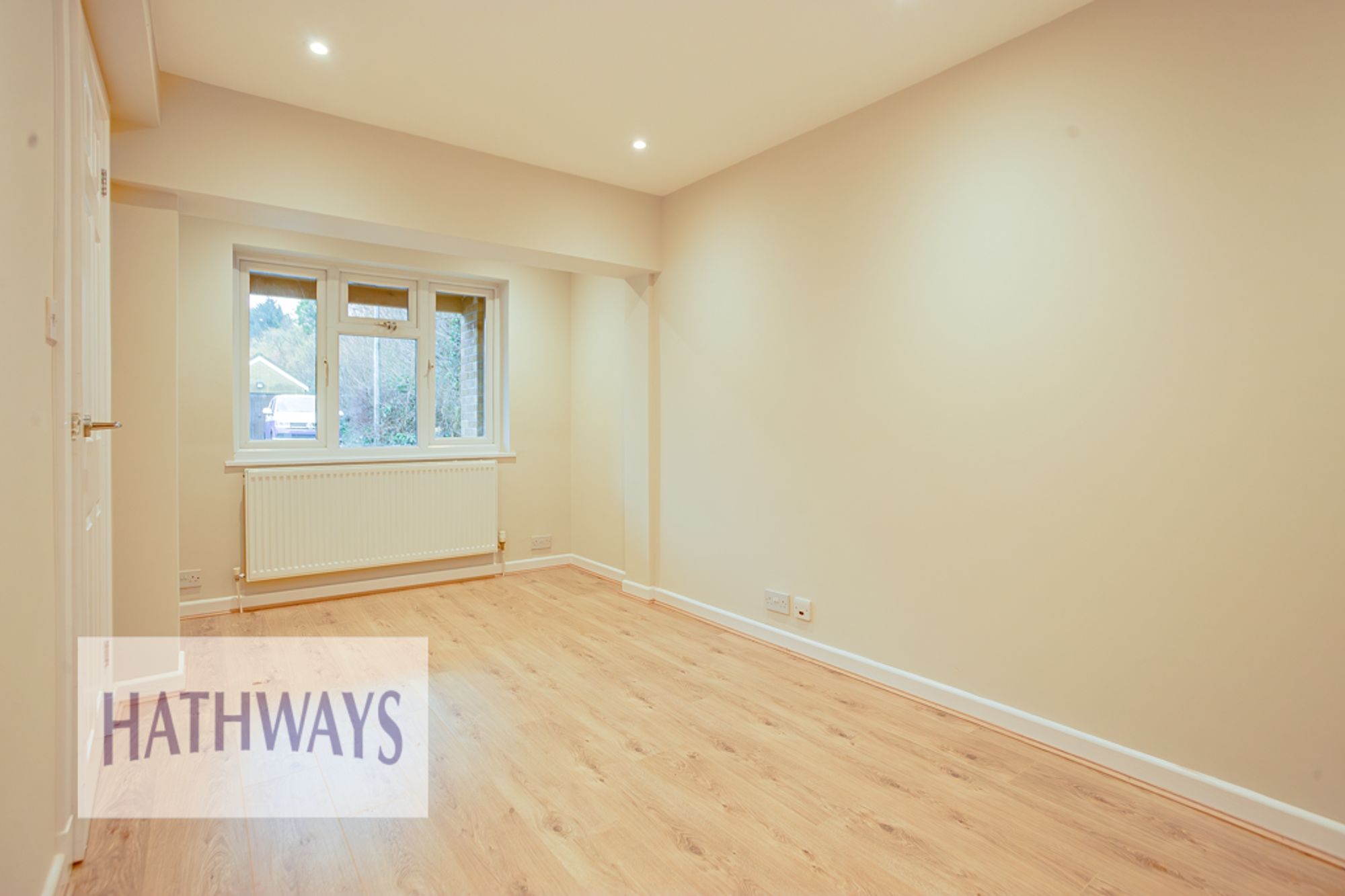 4 bed detached house to rent in The Brades, Newport 5