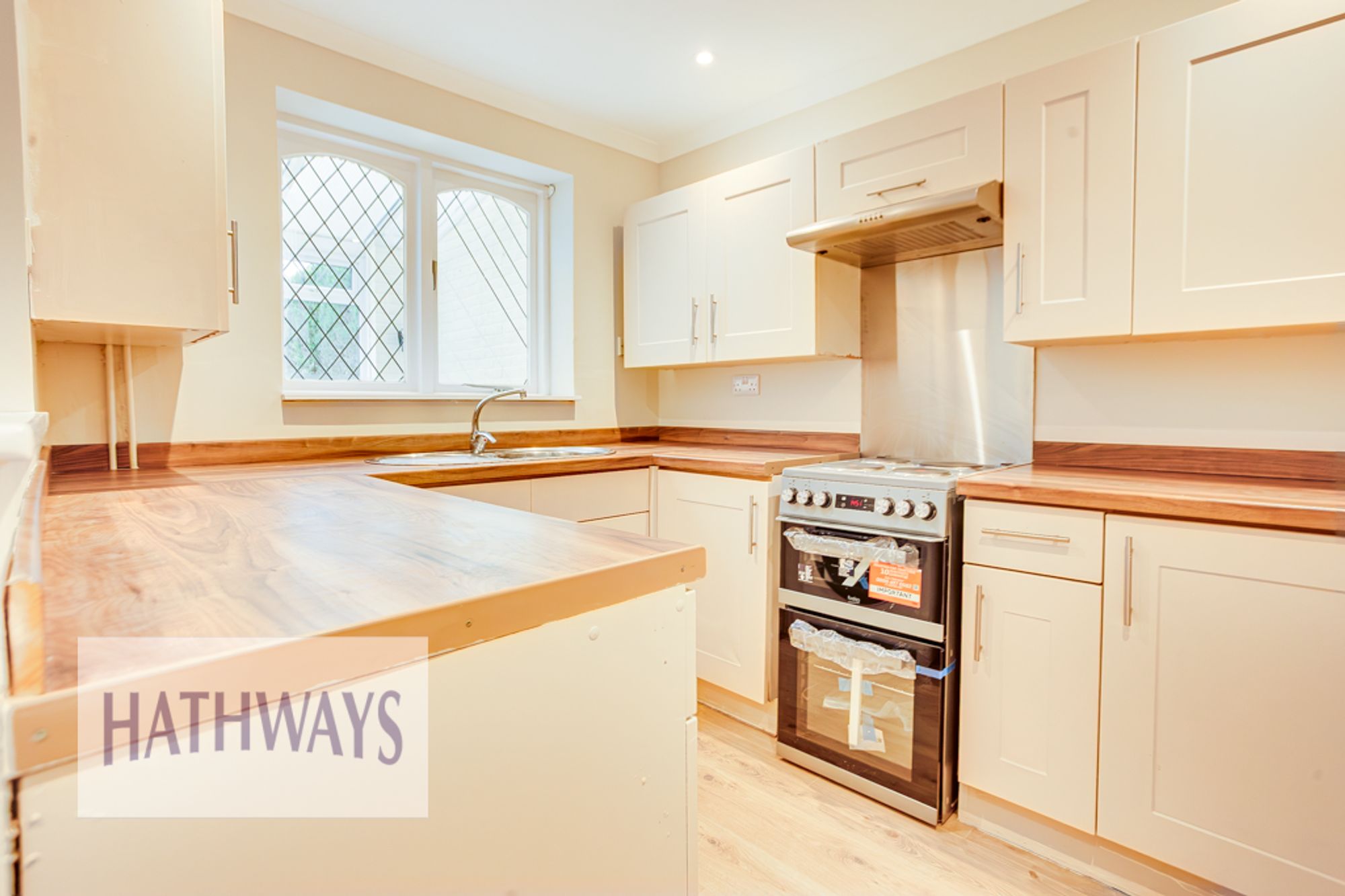 4 bed detached house to rent in The Brades, Newport 10