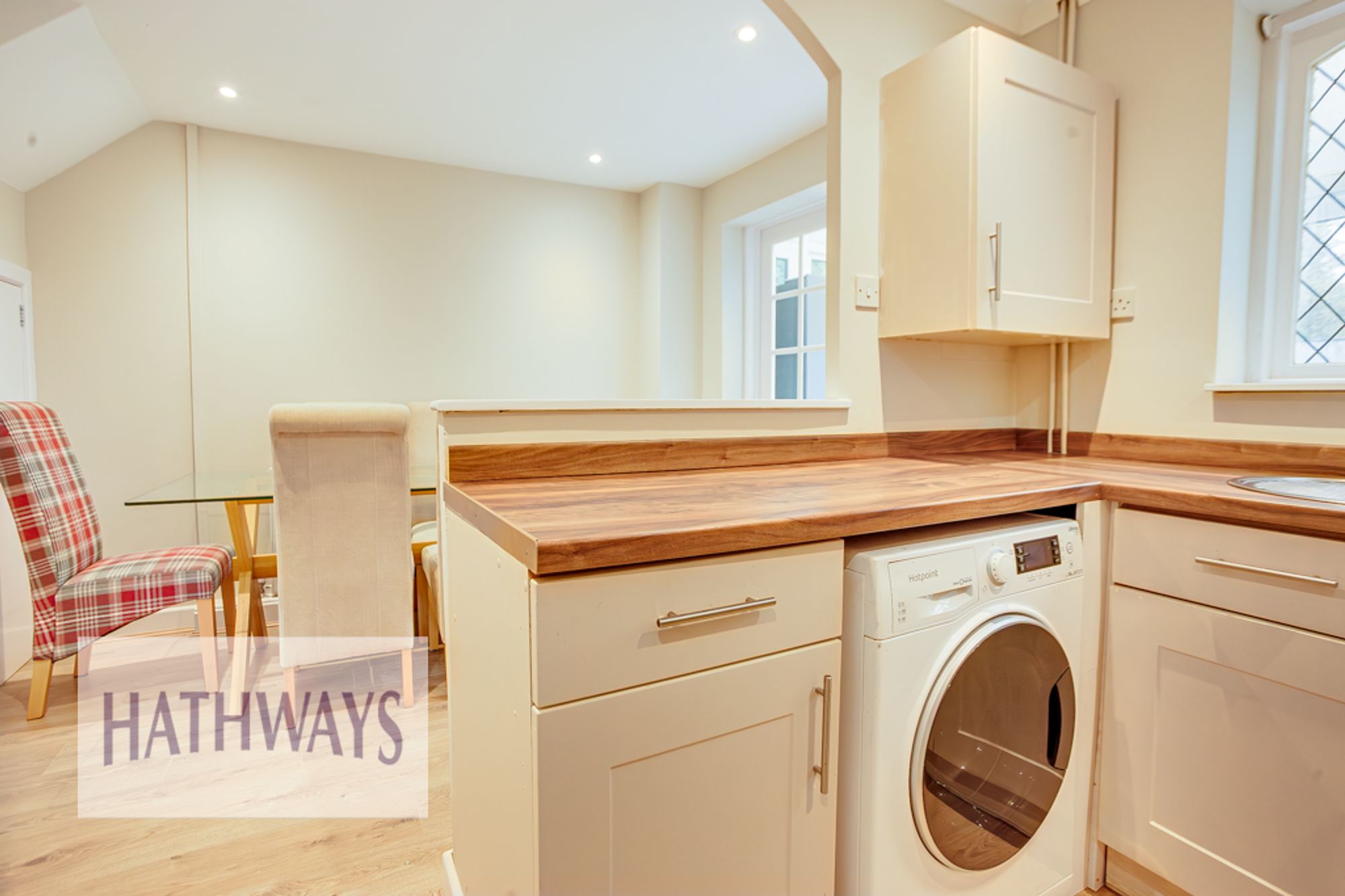 4 bed detached house to rent in The Brades, Newport 13