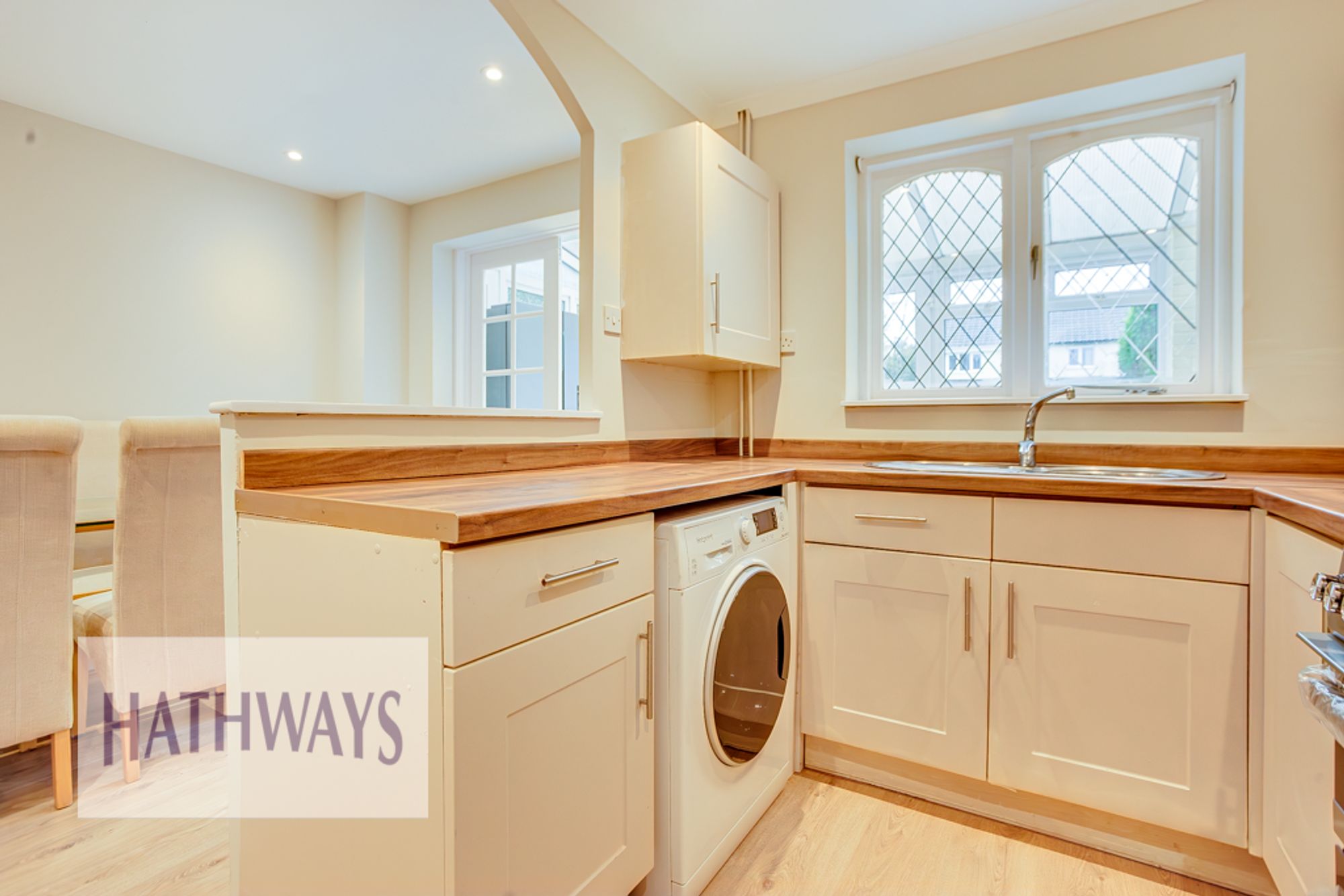 4 bed detached house to rent in The Brades, Newport 12