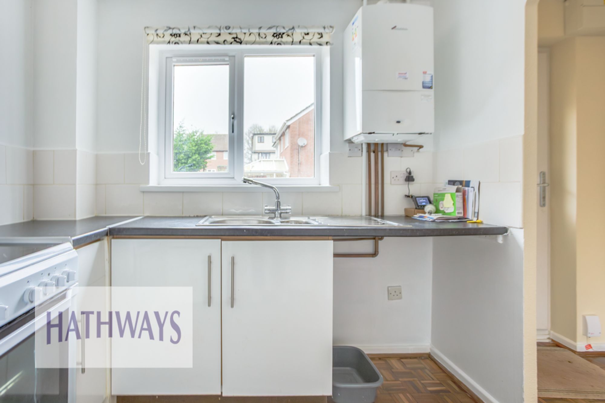 2 bed terraced house to rent in The Brades, Newport 4