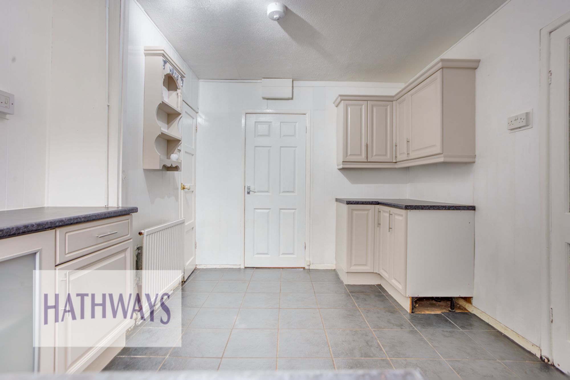 3 bed terraced house to rent in Court Farm Road, Cwmbran 9