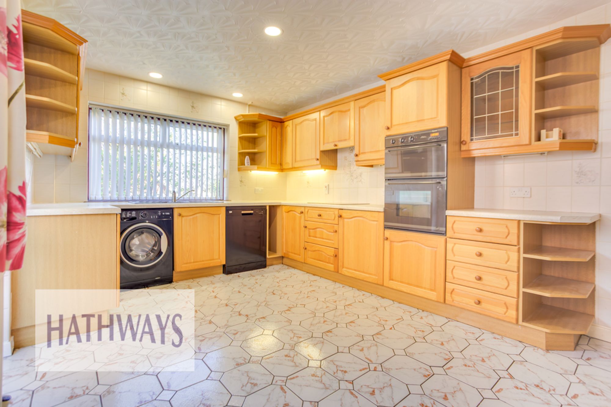 3 bed detached house for sale in Oxford Close, Newport 7