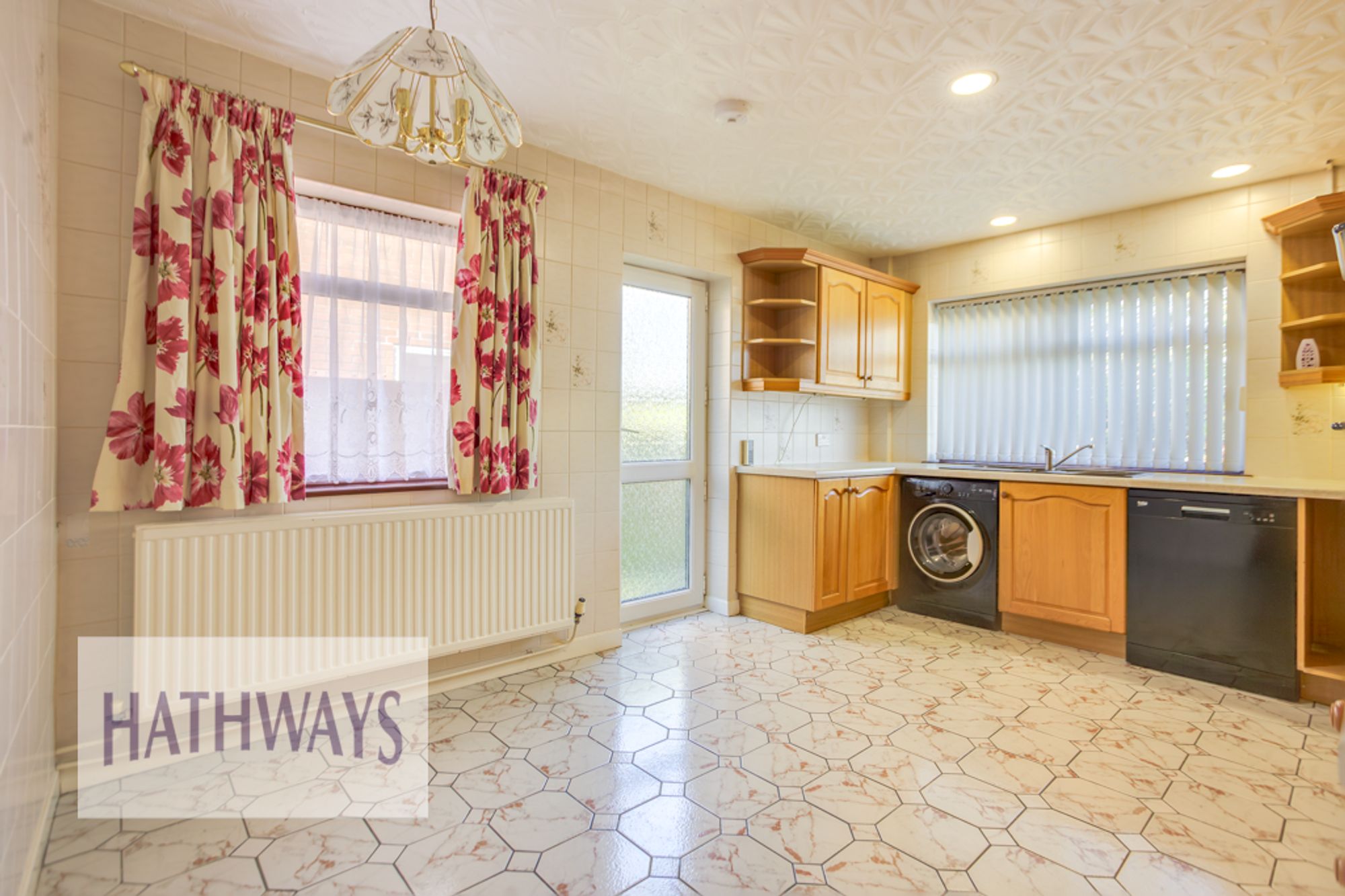 3 bed detached house for sale in Oxford Close, Newport 10