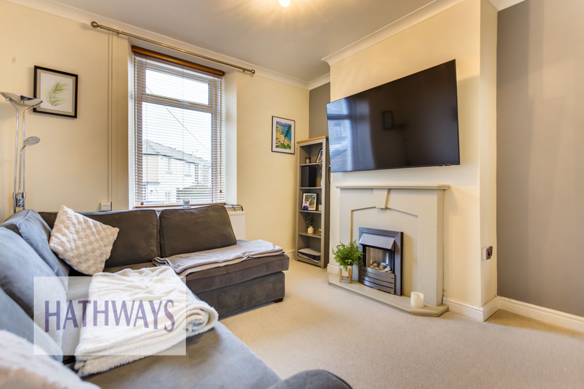 2 bed end of terrace house for sale in Austin Road, Pontypool 8