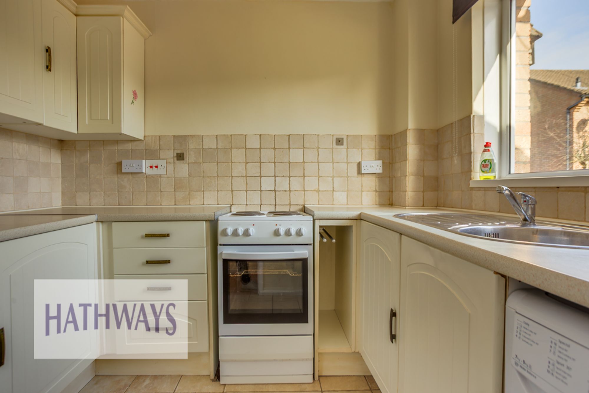 2 bed house to rent in St. Davids Crescent, Newport 1