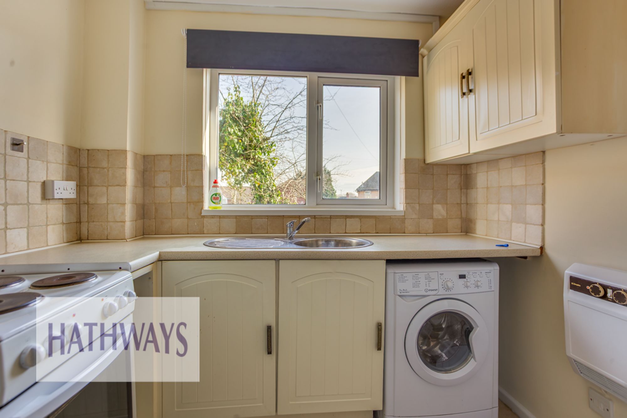 2 bed house to rent in St. Davids Crescent, Newport 3