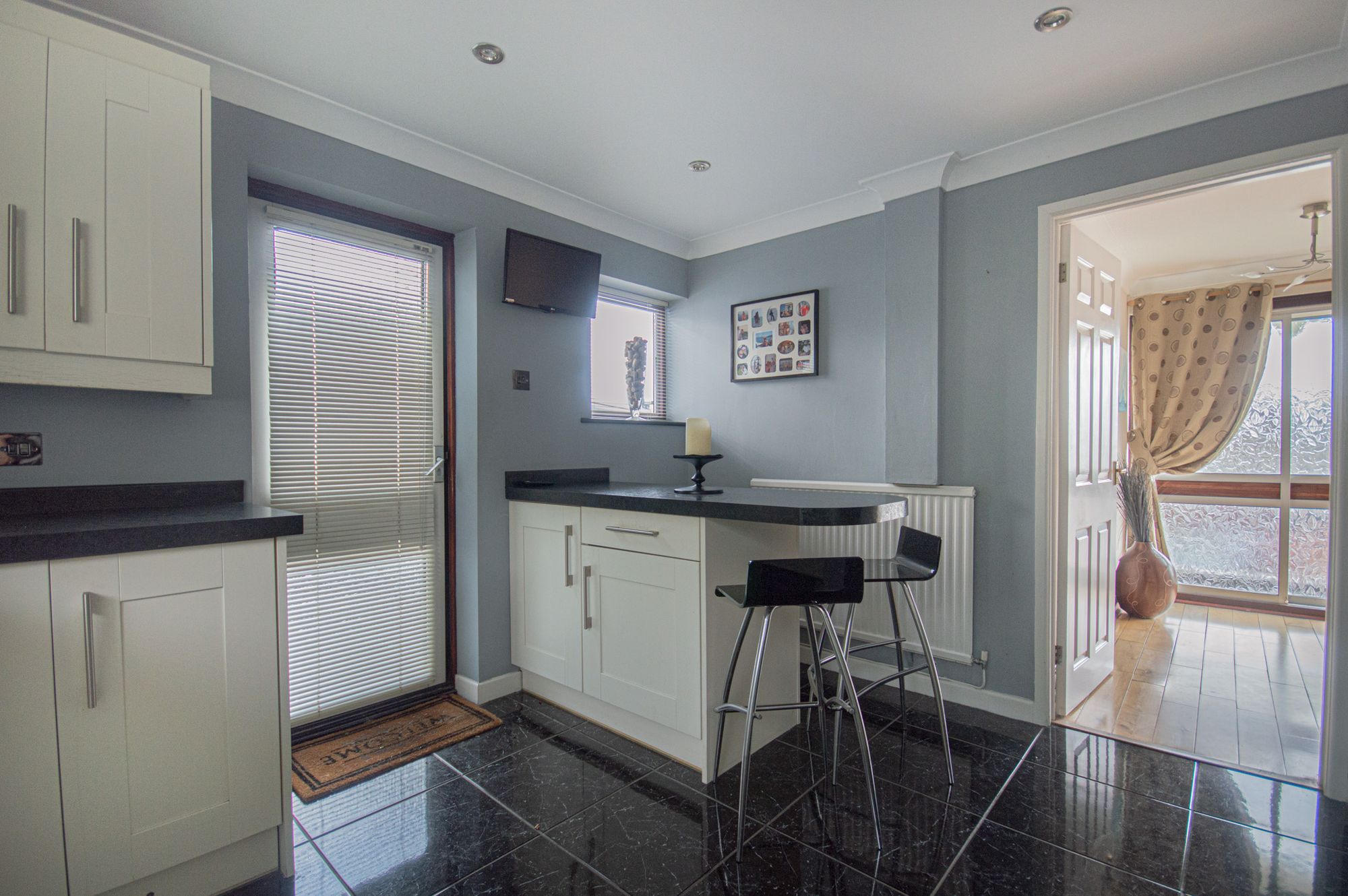 3 bed to rent in Fairfield Road, Newport 4