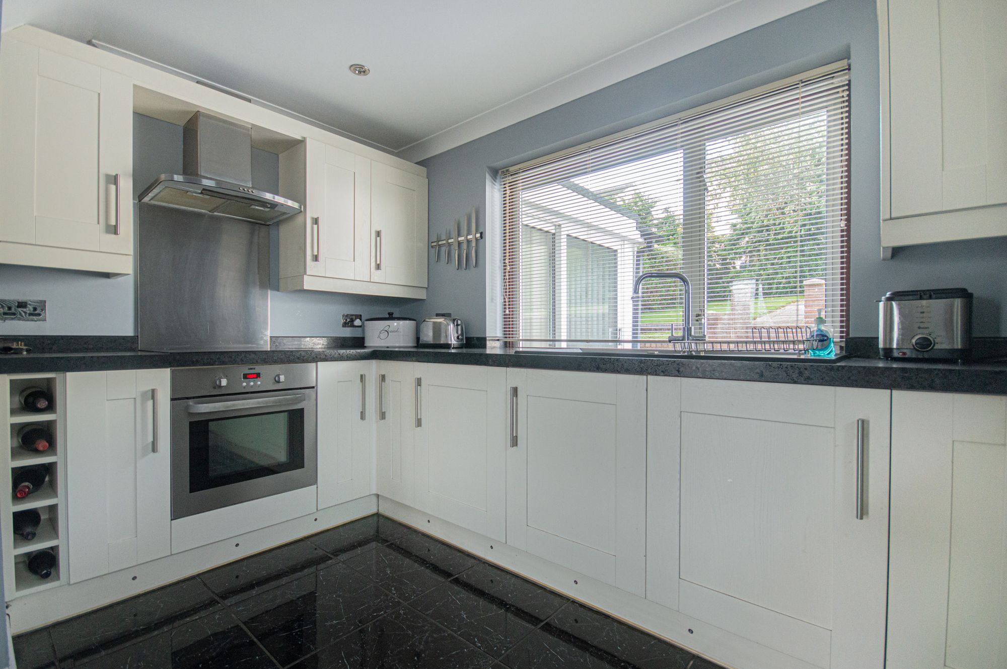3 bed to rent in Fairfield Road, Newport 3