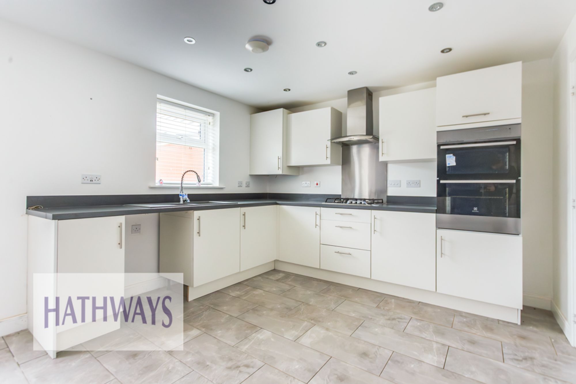 4 bed semi-detached house for sale in Stryd Camlas, Cwmbran  - Property Image 10