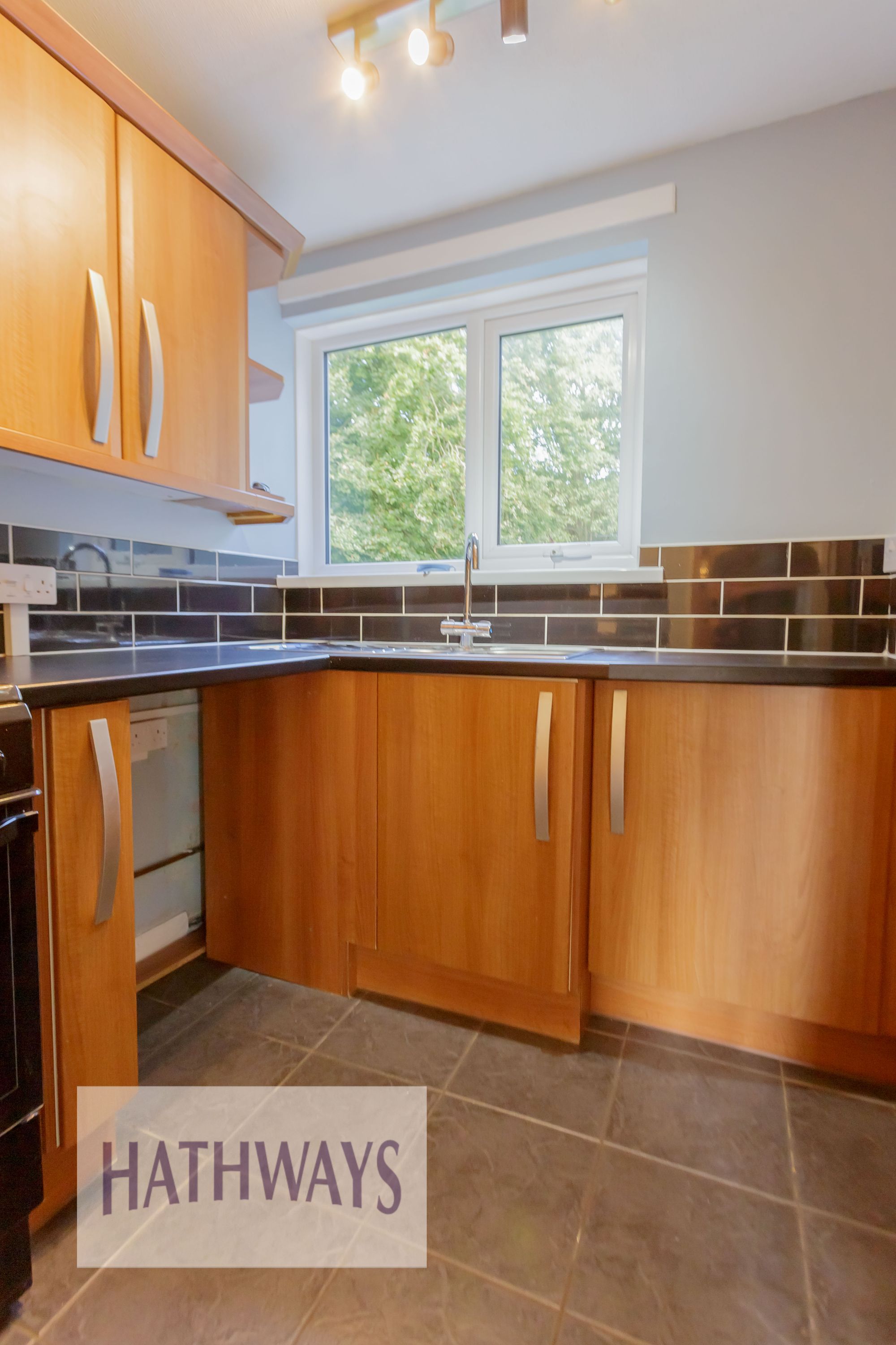 2 bed flat for sale in Edlogan Way, Cwmbran  - Property Image 5
