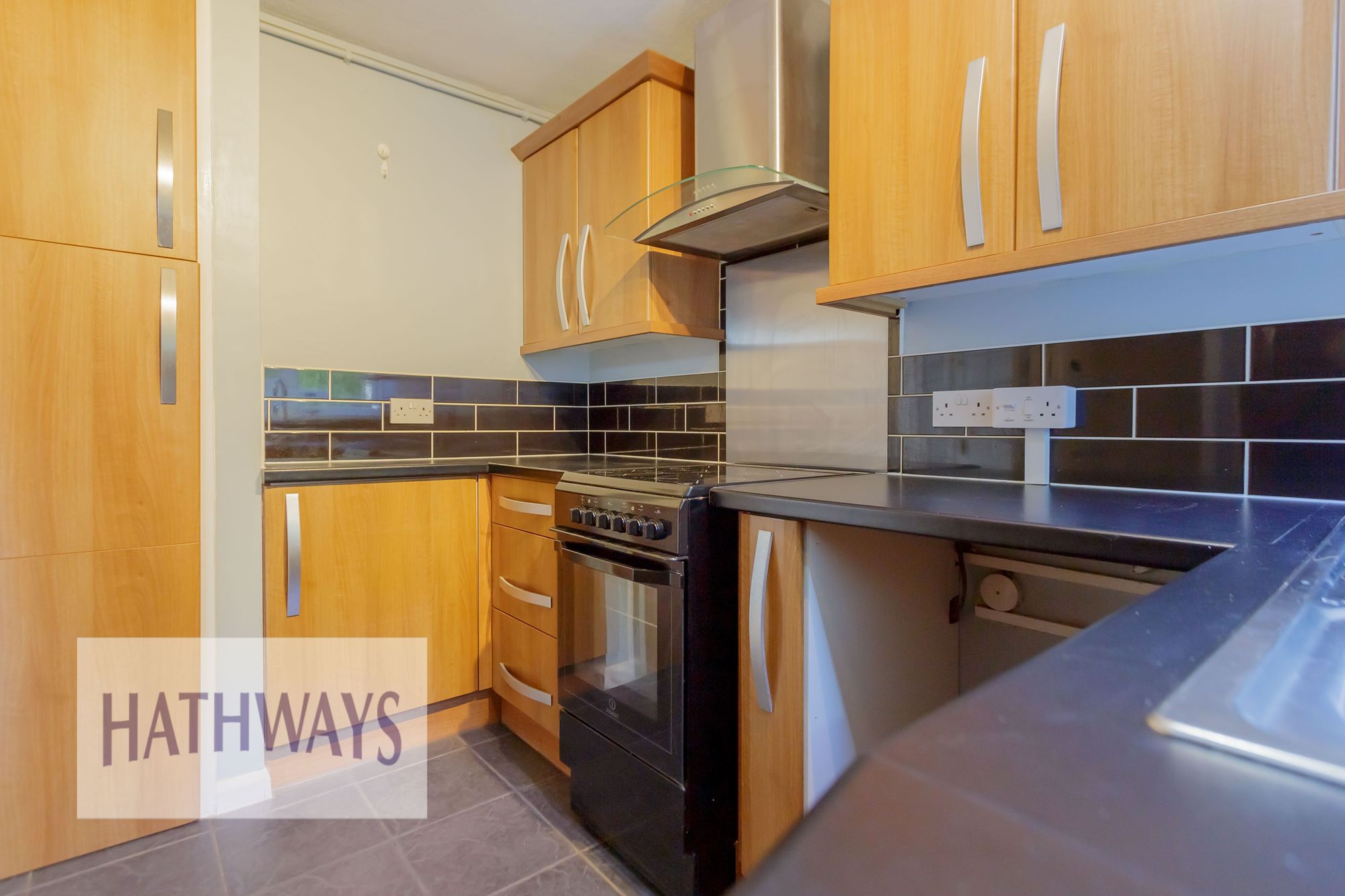 2 bed flat for sale in Edlogan Way, Cwmbran  - Property Image 6